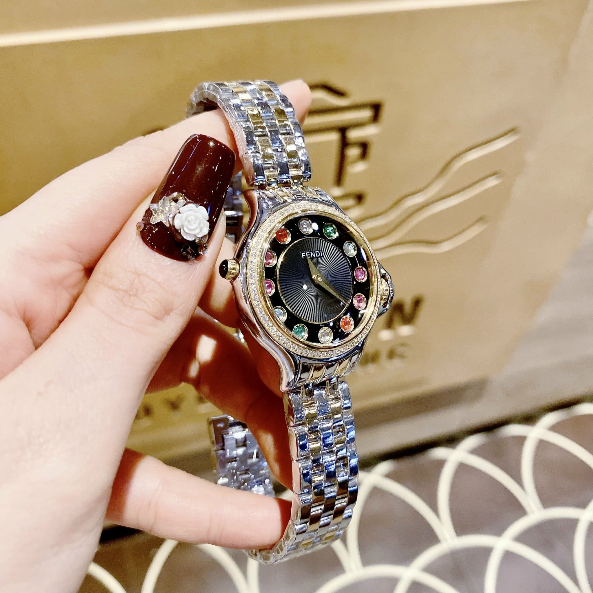 Đồng Hồ Fendi Crazy Carats |Nữ Giới |Mặt Đen |Dây Kim Loại Demi Vàng |Máy Pin (Quartz) |Size 33mm |donghogiatot.vn