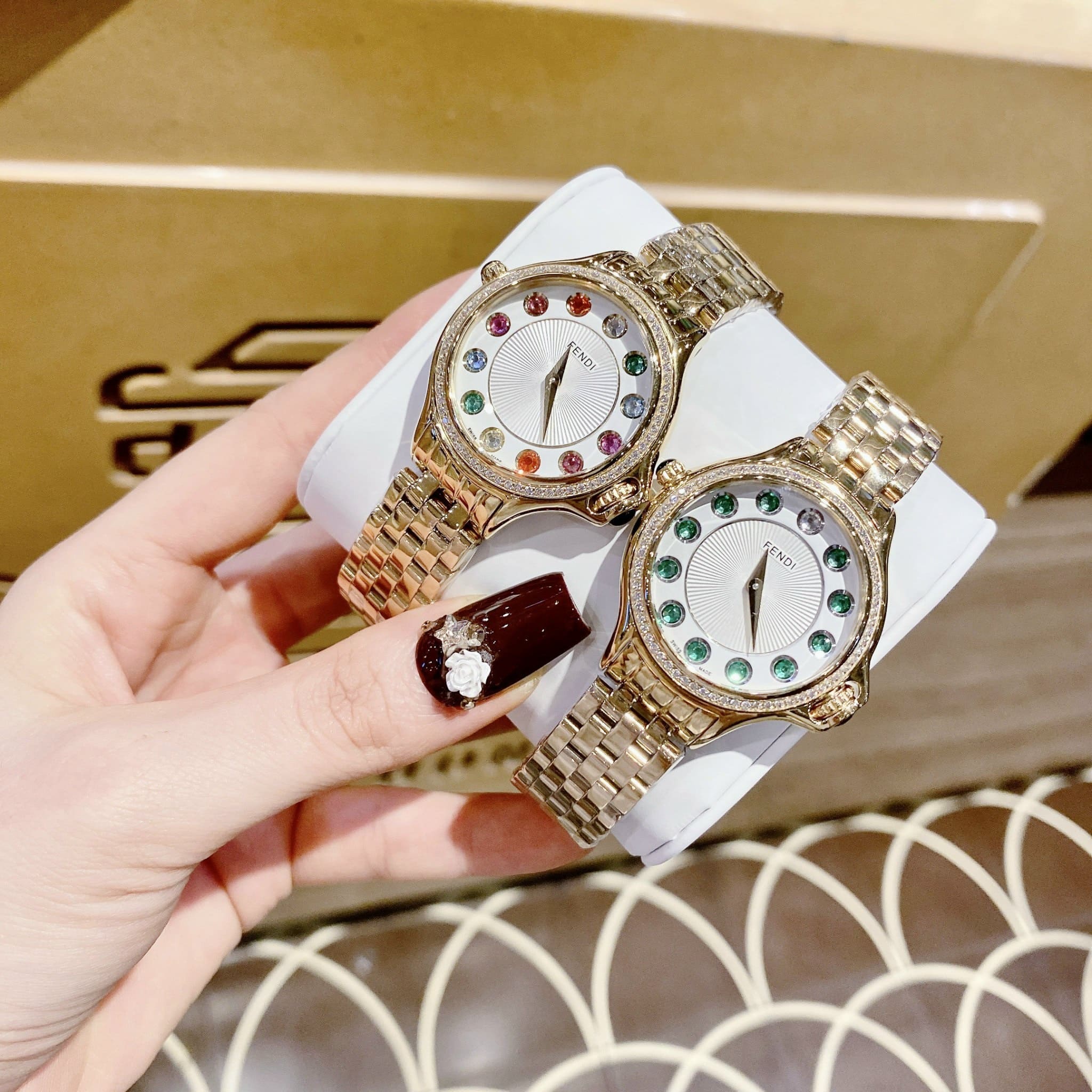 Đồng Hồ Fendi Crazy Carats Diamond |Nữ Giới |Mặt Trắng |Dây Kim Loại Vàng Gold |Máy Pin (Quartz) |Size 33mm |donghogiatot.vn