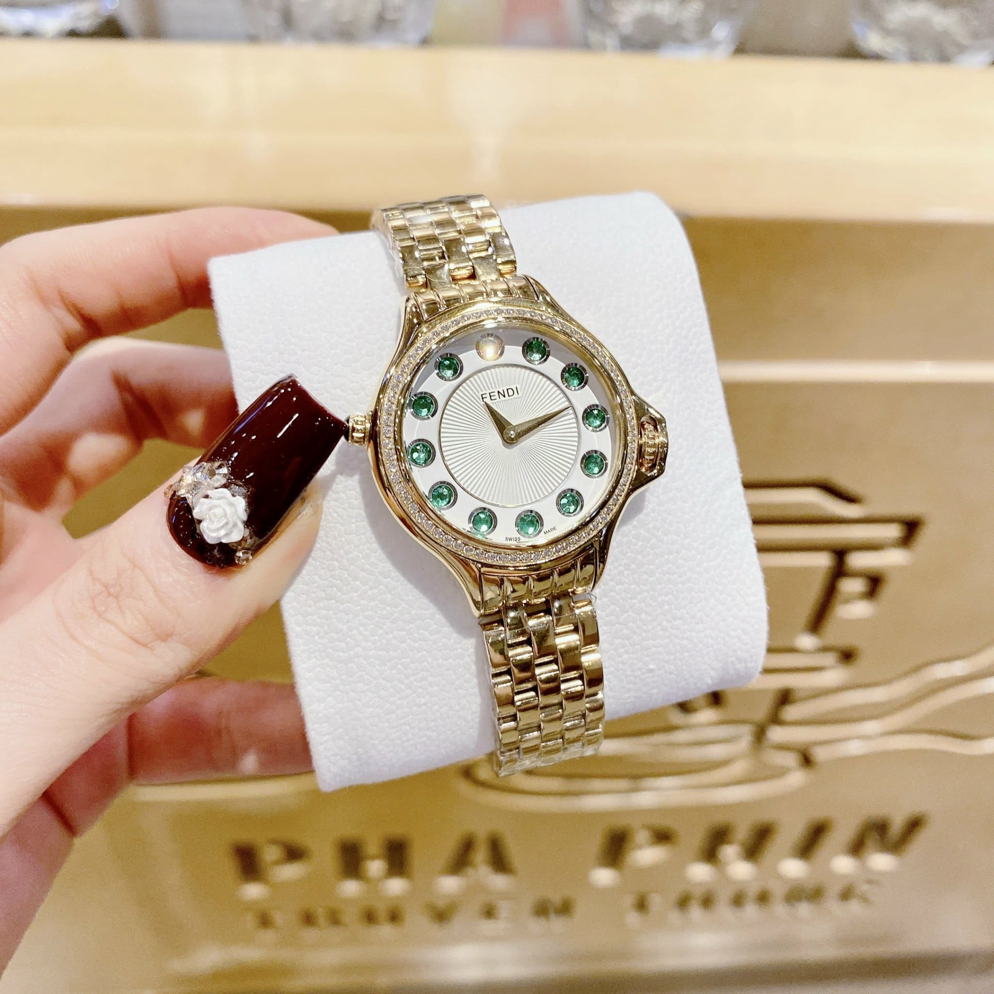 Đồng Hồ Fendi Crazy Carats Diamond |Nữ Giới |Xanh Lá |Dây Kim Loại Vàng Gold |Máy Pin (Quartz) |Size 33mm |donghogiatot.vn