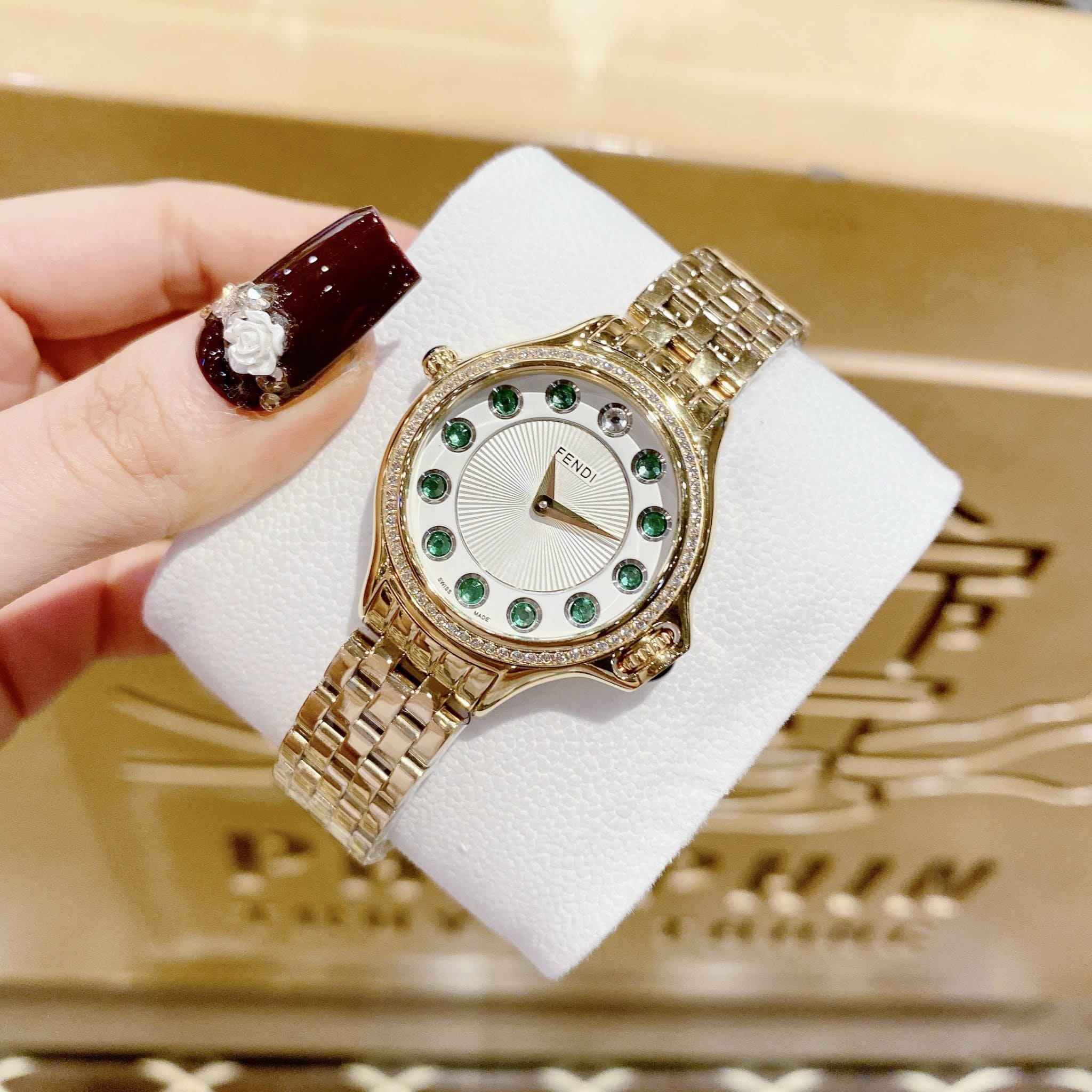 Đồng Hồ Fendi Crazy Carats Diamond |Nữ Giới |Xanh Lá |Dây Kim Loại Vàng Gold |Máy Pin (Quartz) |Size 33mm |donghogiatot.vn