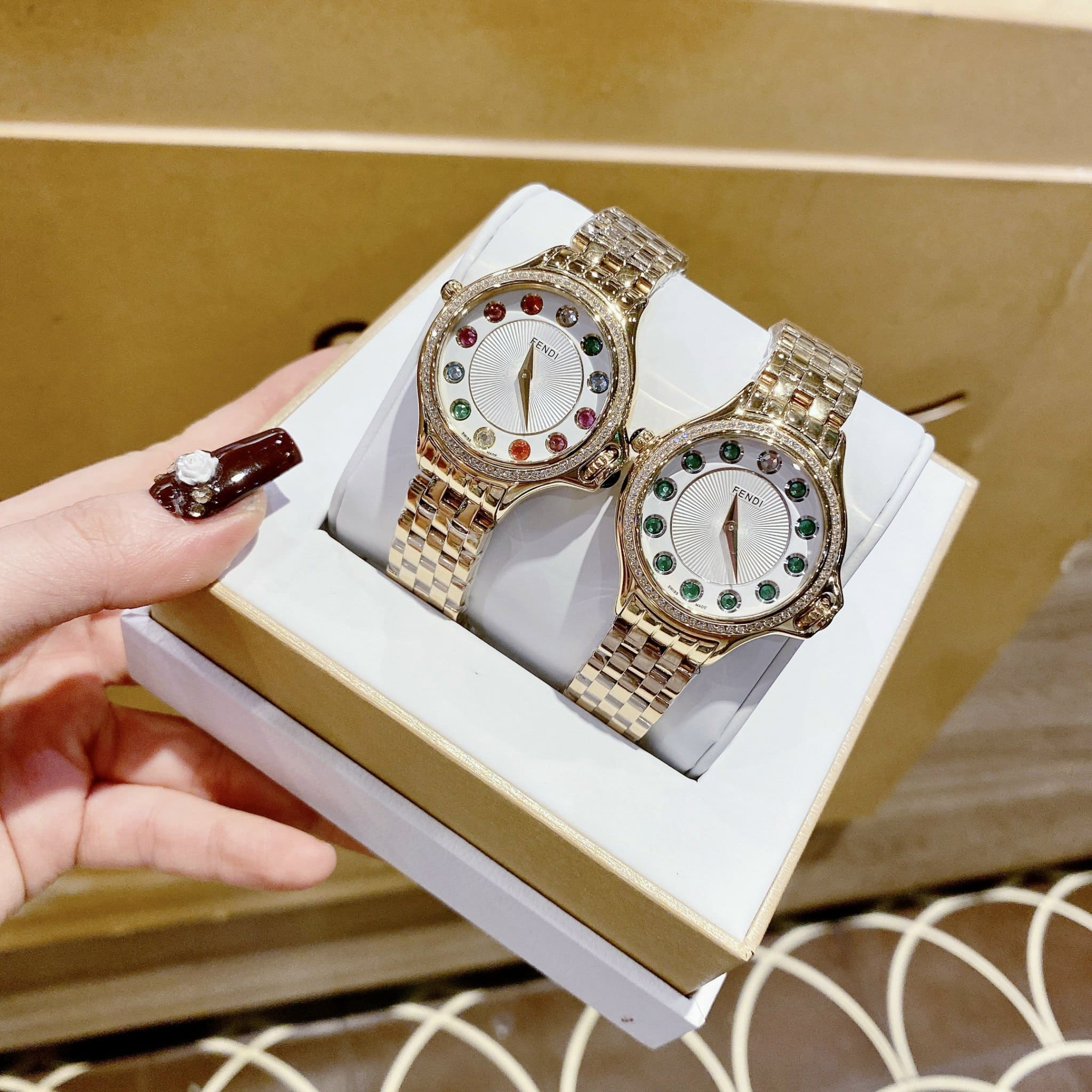 Đồng Hồ Fendi Crazy Carats Diamond |Nữ Giới |Xanh Lá |Dây Kim Loại Vàng Gold |Máy Pin (Quartz) |Size 33mm |donghogiatot.vn