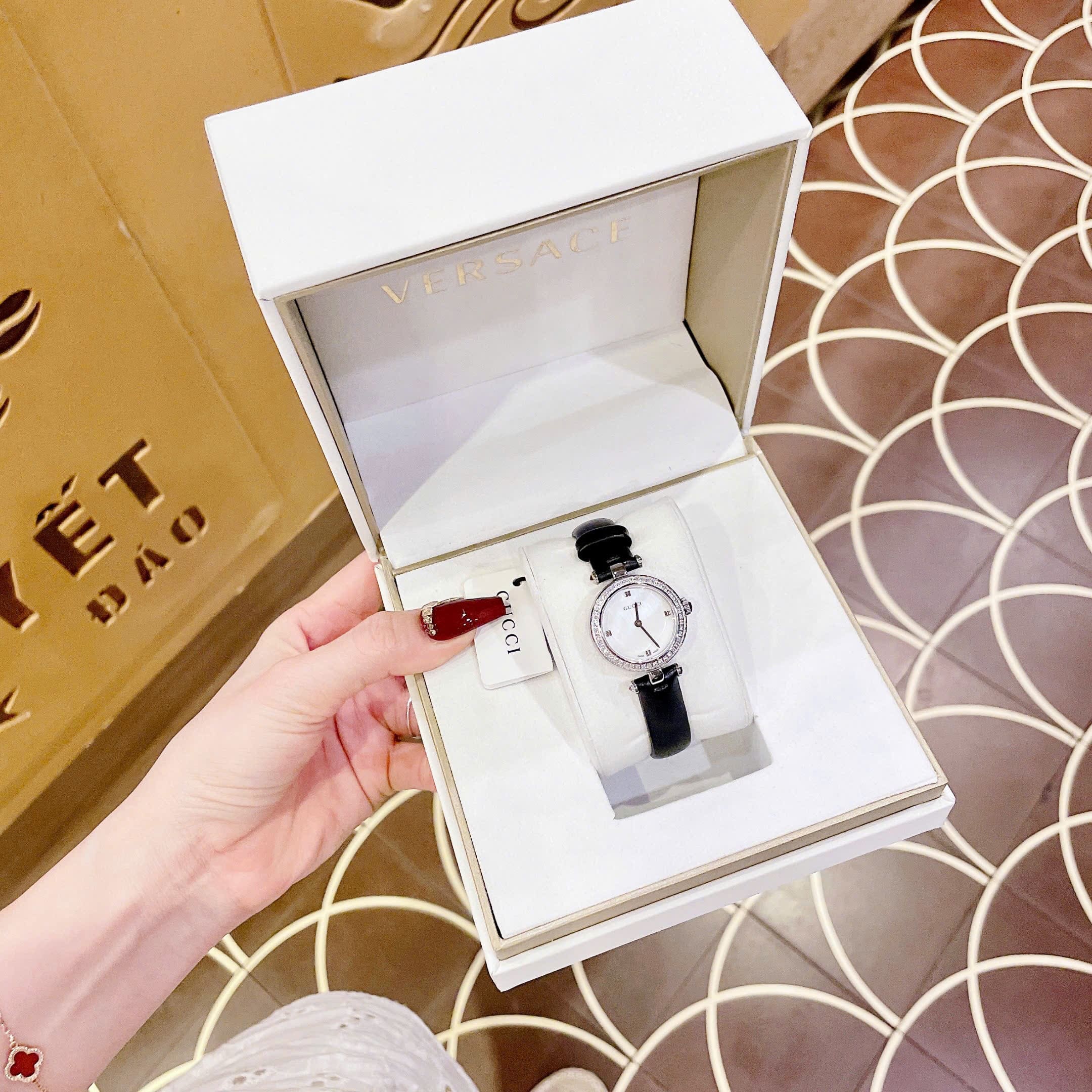 Đồng Hồ Gucci Diamantissima |Nữ |Mặt Tròn |Đính Đá |Dây Da Đen |Máy Pin (Quartz) |Size 28mm |donghogiatot.vn