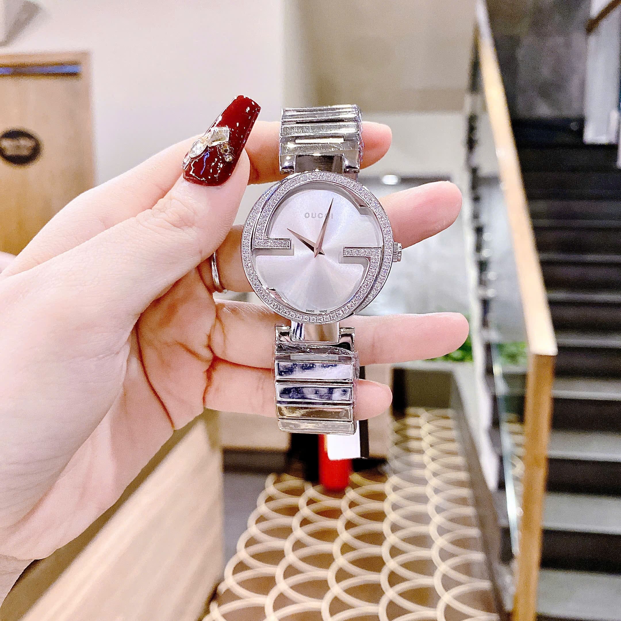 Đồng Hồ Gucci Interlocking Diamond |Nữ Giới |Mặt Trắng |Lắc Tay Silver |Máy Pin (Quartz) |Size 38mm |donghogiatot.vn