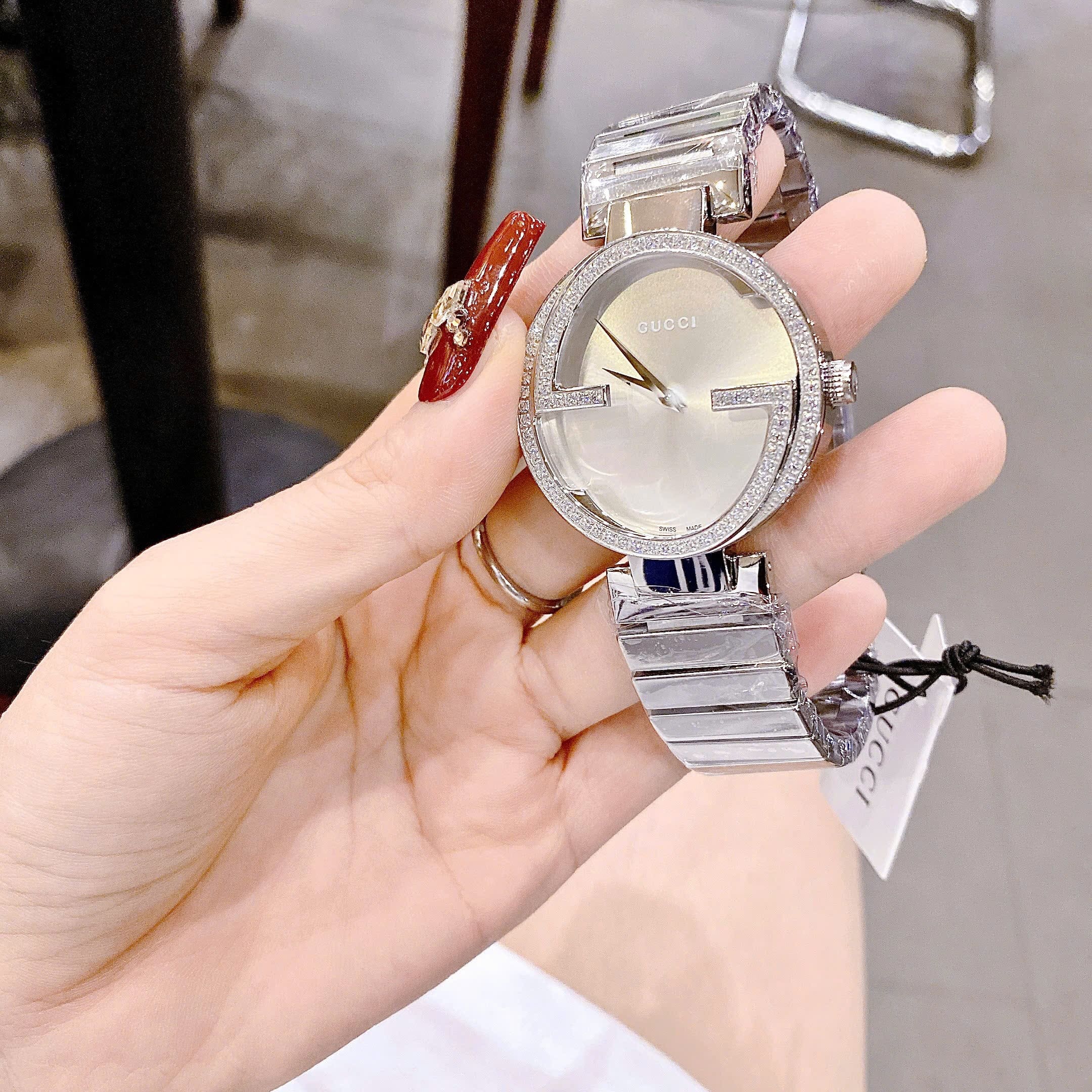 Đồng Hồ Gucci Interlocking Diamond |Nữ Giới |Mặt Trắng |Lắc Tay Silver |Máy Pin (Quartz) |Size 38mm |donghogiatot.vn