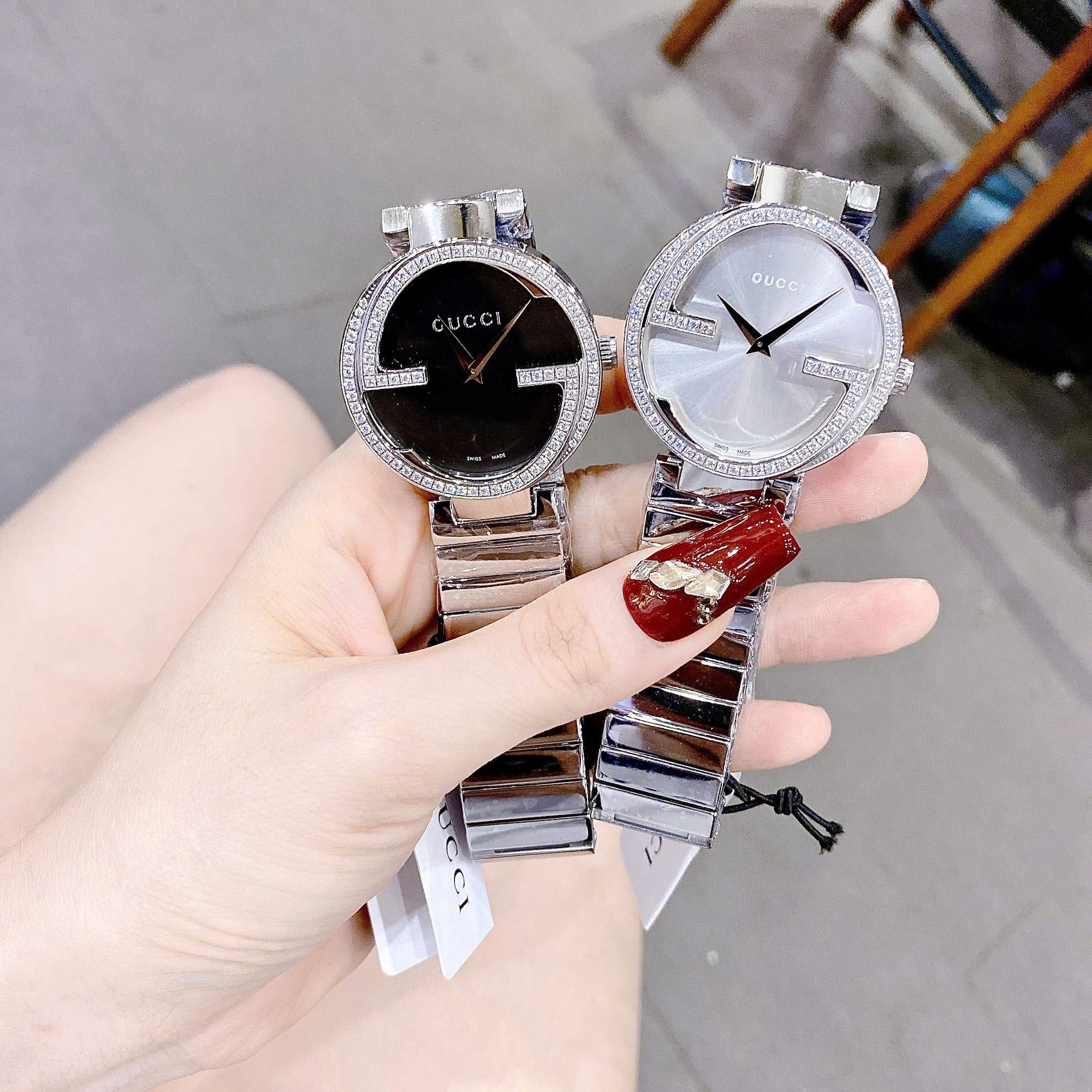 Đồng Hồ Gucci Interlocking |Nữ Giới |Mặt Đen |Đính Đá |Dây Kim Loại Silver |Máy Pin (Quartz) |Size 38mm |donghogiatot.vn