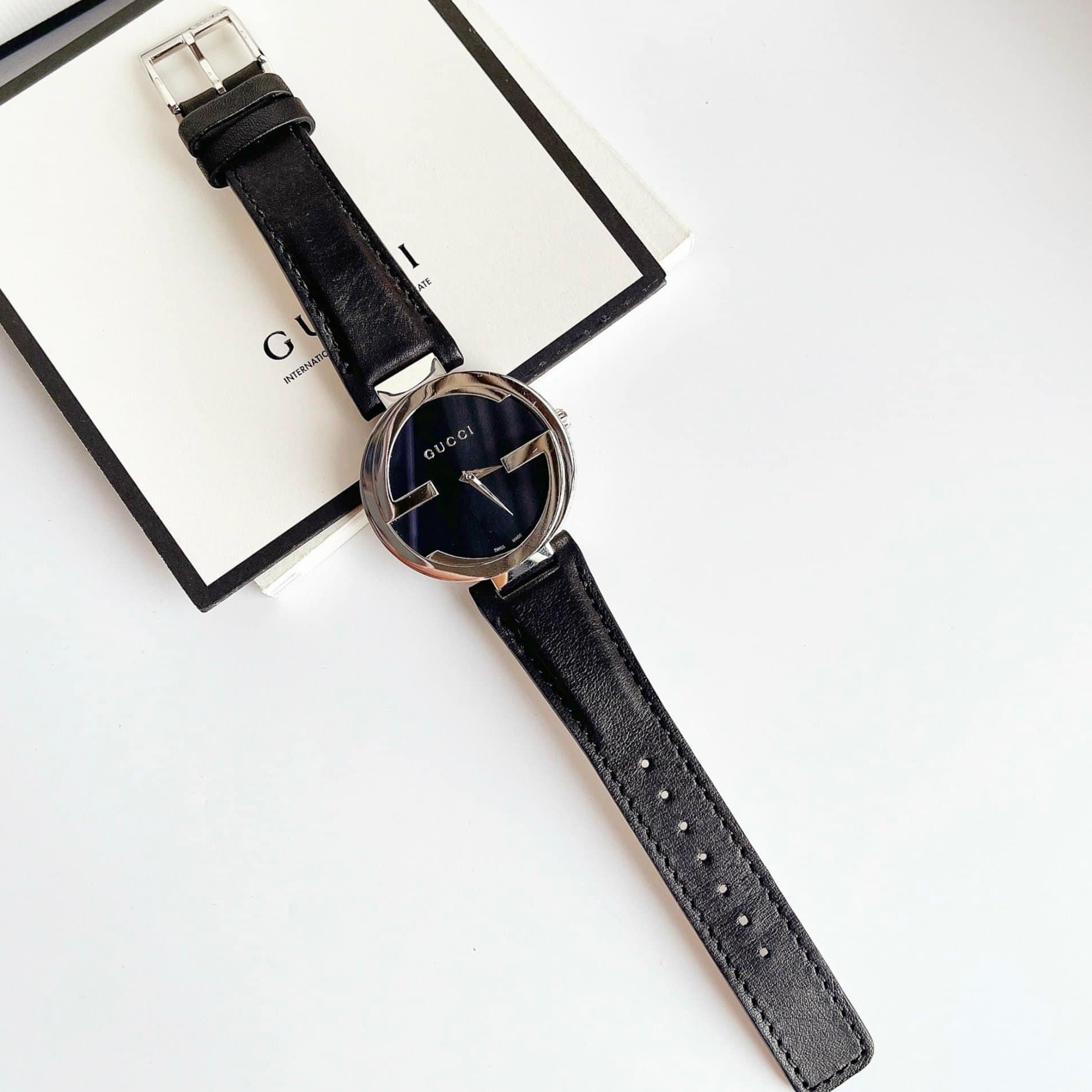 Đồng Hồ Gucci Interlocking |Nữ Giới |Mặt Tròn |Mặt Đen |Dây Da Đen |Máy Pin (Quartz) |Donghogiatot.vn