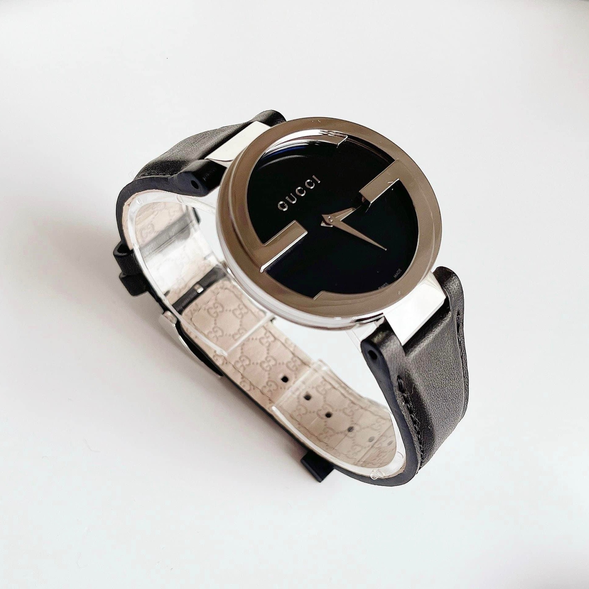Đồng Hồ Gucci Interlocking |Nữ Giới |Mặt Tròn |Mặt Đen |Dây Da Đen |Máy Pin (Quartz) |Donghogiatot.vn