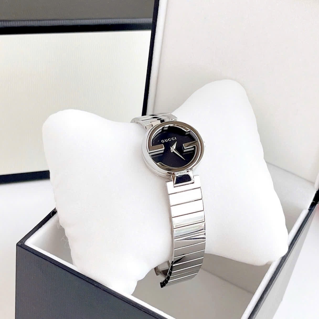 Đồng Hồ Gucci Interlocking |Nữ Giới |Mặt Đen |Dây Kim Loại Silver |Máy Pin (Quartz) |Size 29mm |donghogiatot.vn