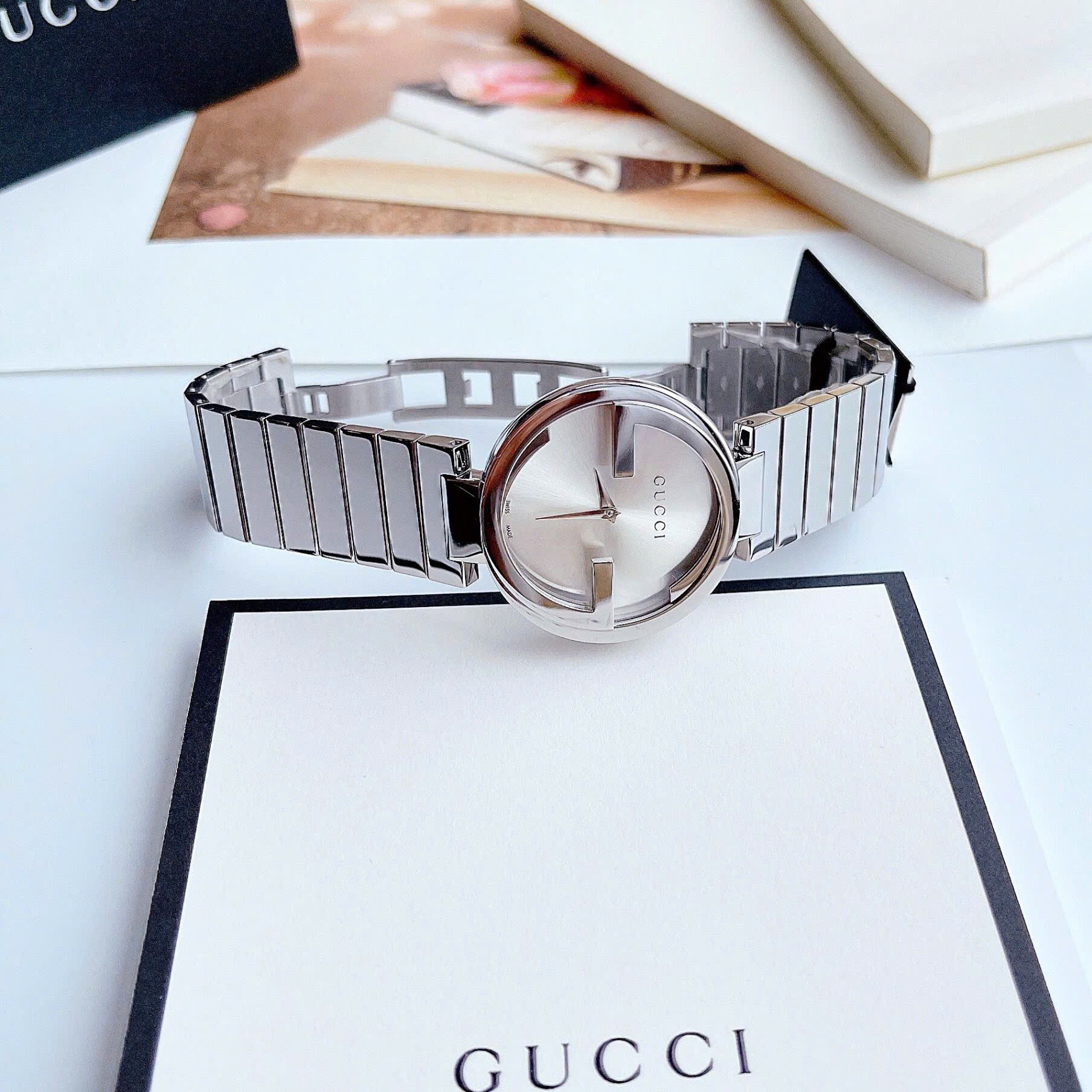 Đồng Hồ Gucci Interlocking |Nữ Giới |Mặt Trắng |Dây Kim Loại Silver |Máy Pin (Quartz) |Size 29mm |donghogiatot.vn