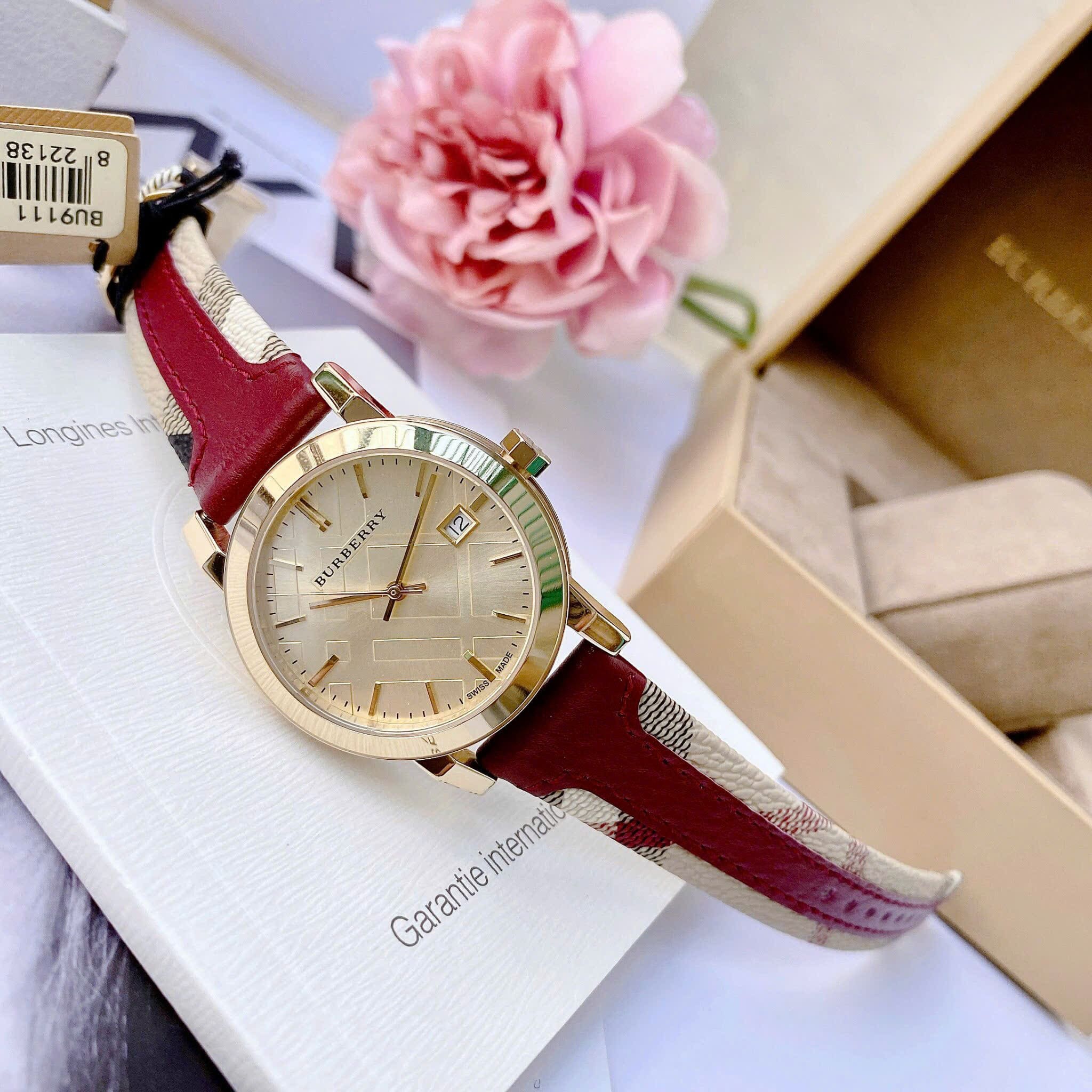 Đồng Hồ Burberry The City Haymarket |Nữ Giới |Vàng Gold |Dây Da Đỏ |Máy Pin (Quartz) |Size 34mm |donghogiatot.vn