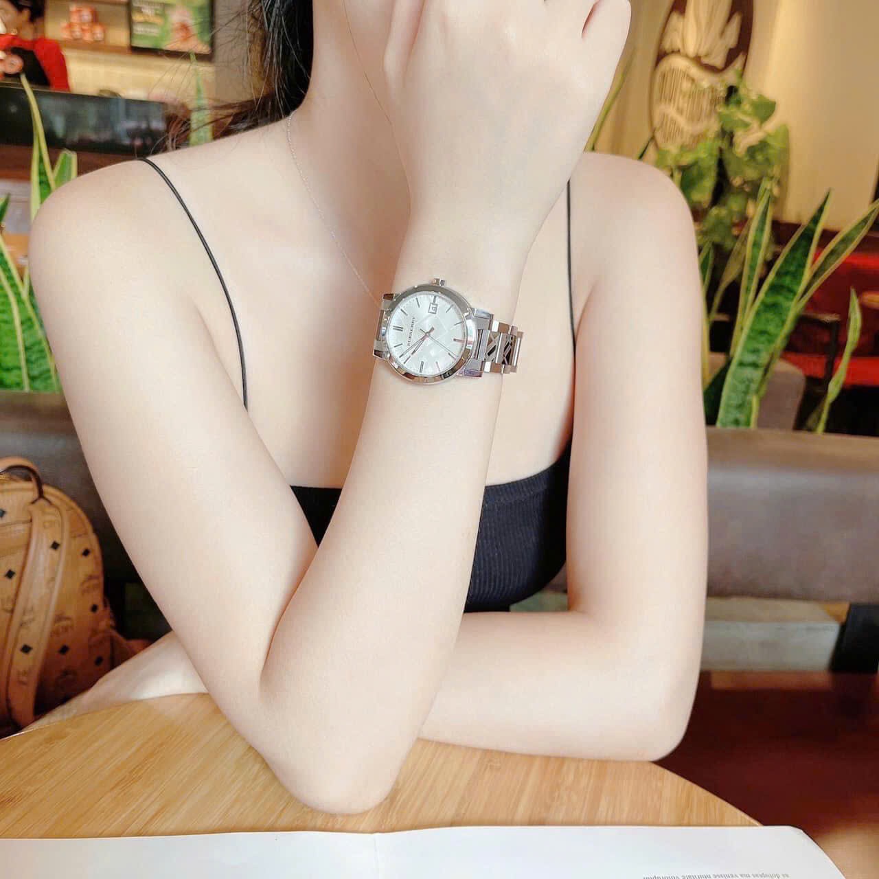 Đồng Hồ Burberry The City |Nữ Giới |Mặt Trắng |Dây Kim Loại Silver |Máy Pin (Quartz) |Size 34mm |donghogiatot.vn