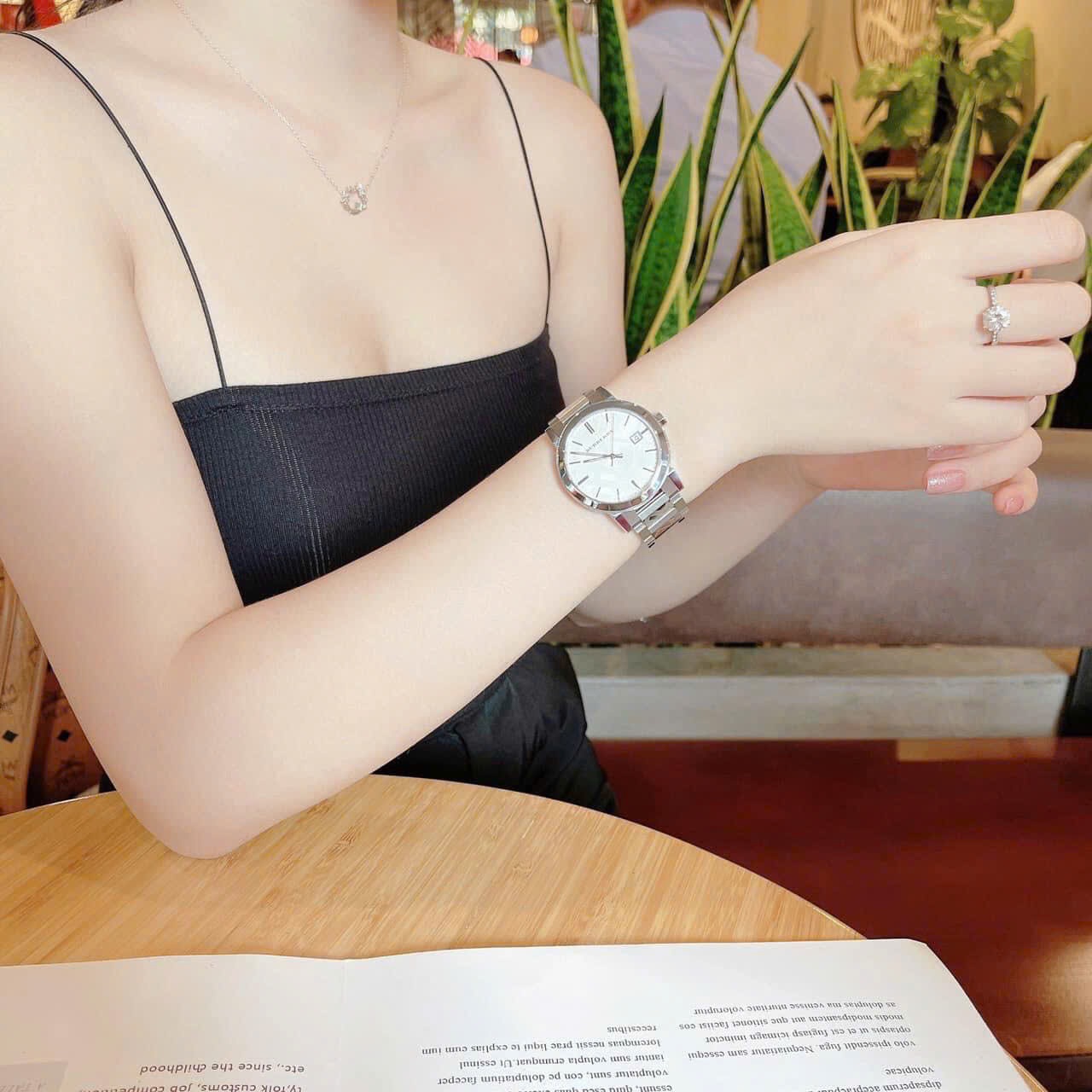 Đồng Hồ Burberry The City |Nữ Giới |Mặt Trắng |Dây Kim Loại Silver |Máy Pin (Quartz) |Size 34mm |donghogiatot.vn