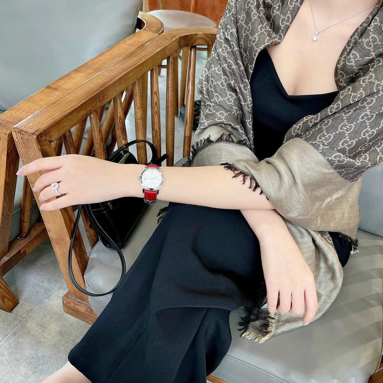 Đồng Hồ Burberry The City |Nữ Giới |Trắng Silver |Dây Da Đỏ |Máy Pin (Quartz) |Size 34mm |donghogiatot.vn