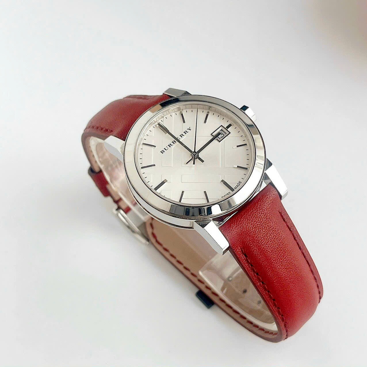 Đồng Hồ Burberry The City |Nữ Giới |Trắng Silver |Dây Da Đỏ |Máy Pin (Quartz) |Size 34mm |donghogiatot.vn