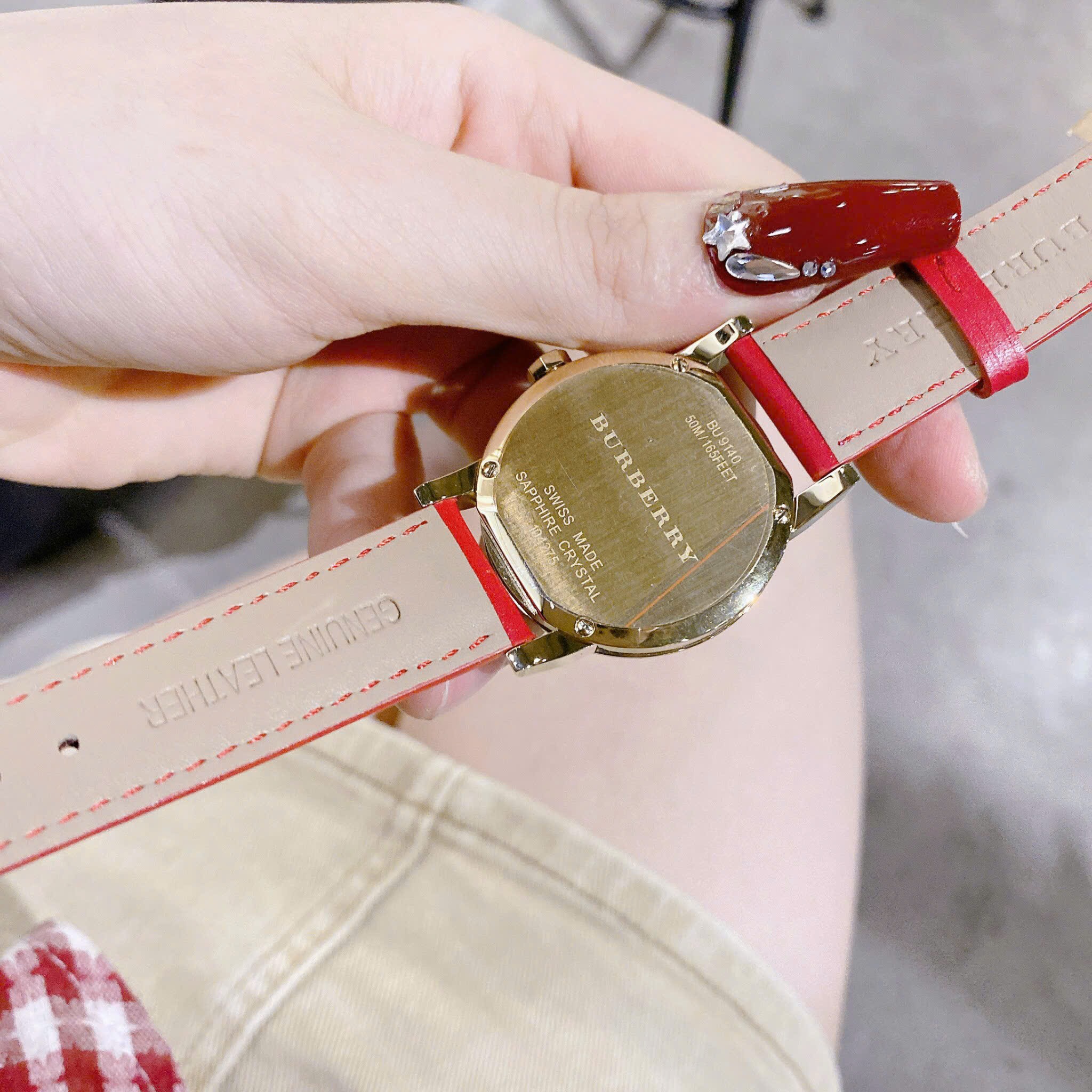 Đồng Hồ Burberry The City |Nữ Giới |Vàng Gold |Dây Da Đỏ |Máy Pin (Quartz) |Size 34mm |donghogiatot.vn