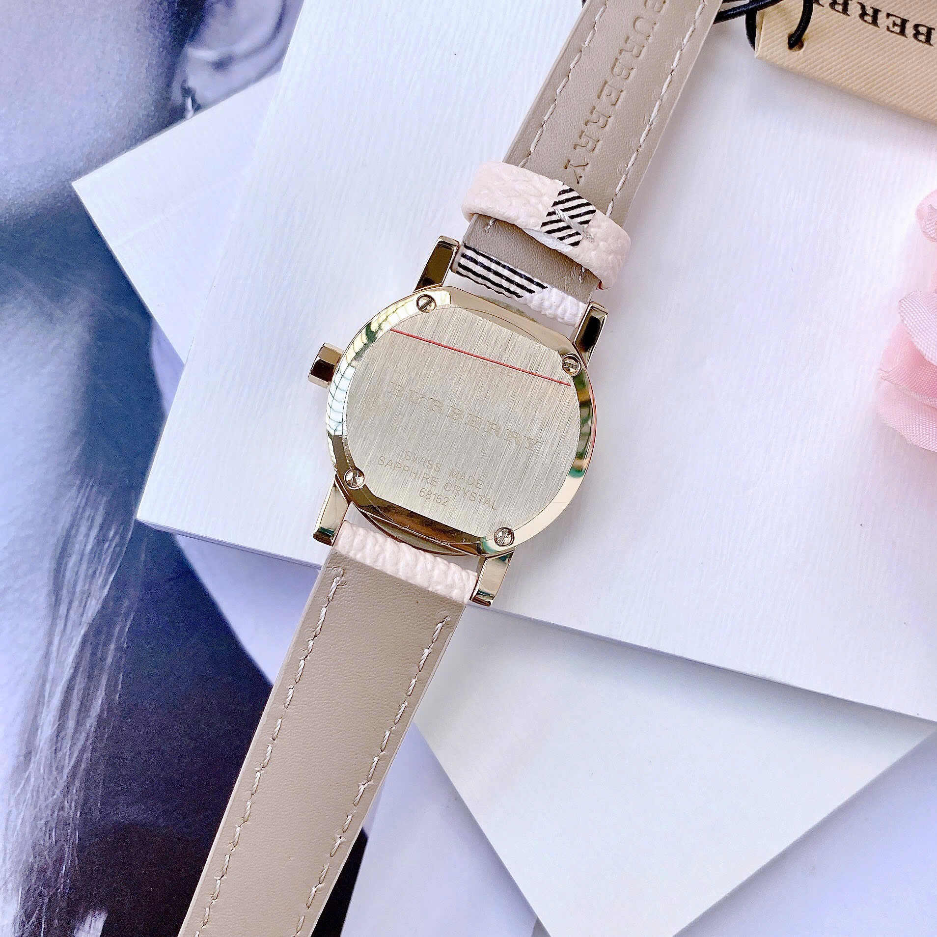 Đồng Hồ Burberry The City |Nữ Giới |Vàng Gold |Dây Da Sọc |Máy Pin (Quartz) |Size 26mm |donghogiatot.vn