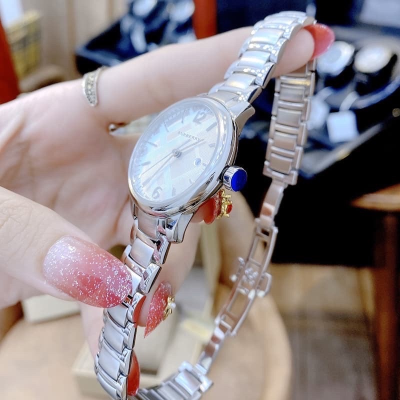 Đồng Hồ Burberry The Classic Round |Nữ Giới |Mặt Trắng |Dây Kim Loại Silver |Máy Pin (Quartz) |Size 32mm |donghogiatot.vn