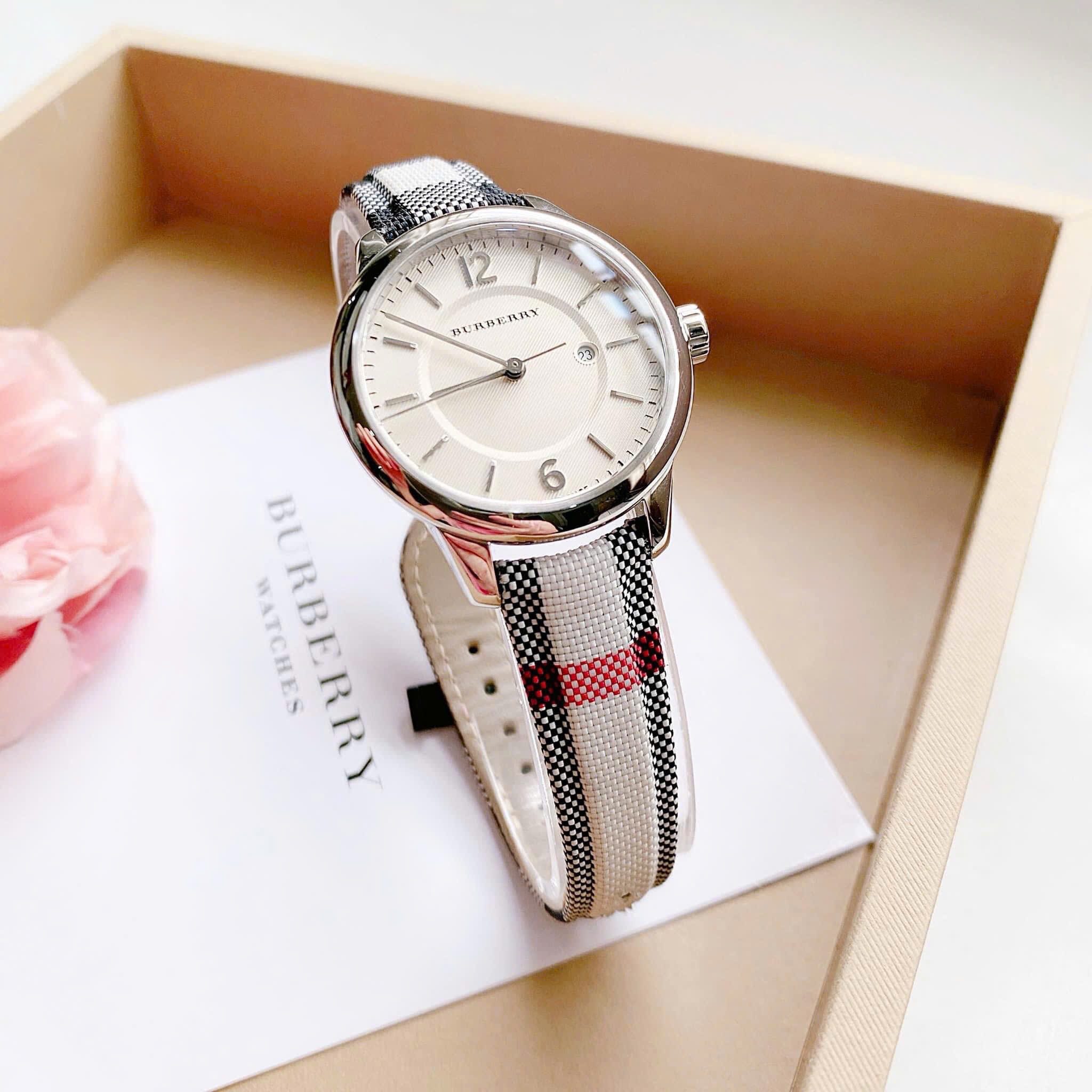 Đồng Hồ Burberry The Classic Round |Nữ Giới |Silver |Dây Vải Bọc Da Nude |Máy Pin (Quartz) |Size 32mm |donghogiatot.vn