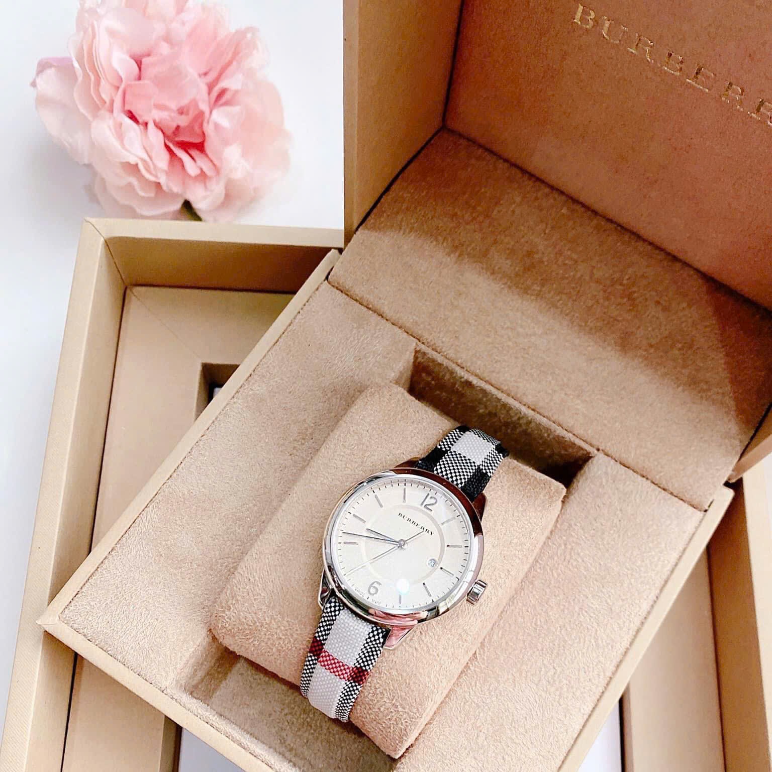 Đồng Hồ Burberry The Classic Round |Nữ Giới |Silver |Dây Vải Bọc Da Nude |Máy Pin (Quartz) |Size 32mm |donghogiatot.vn