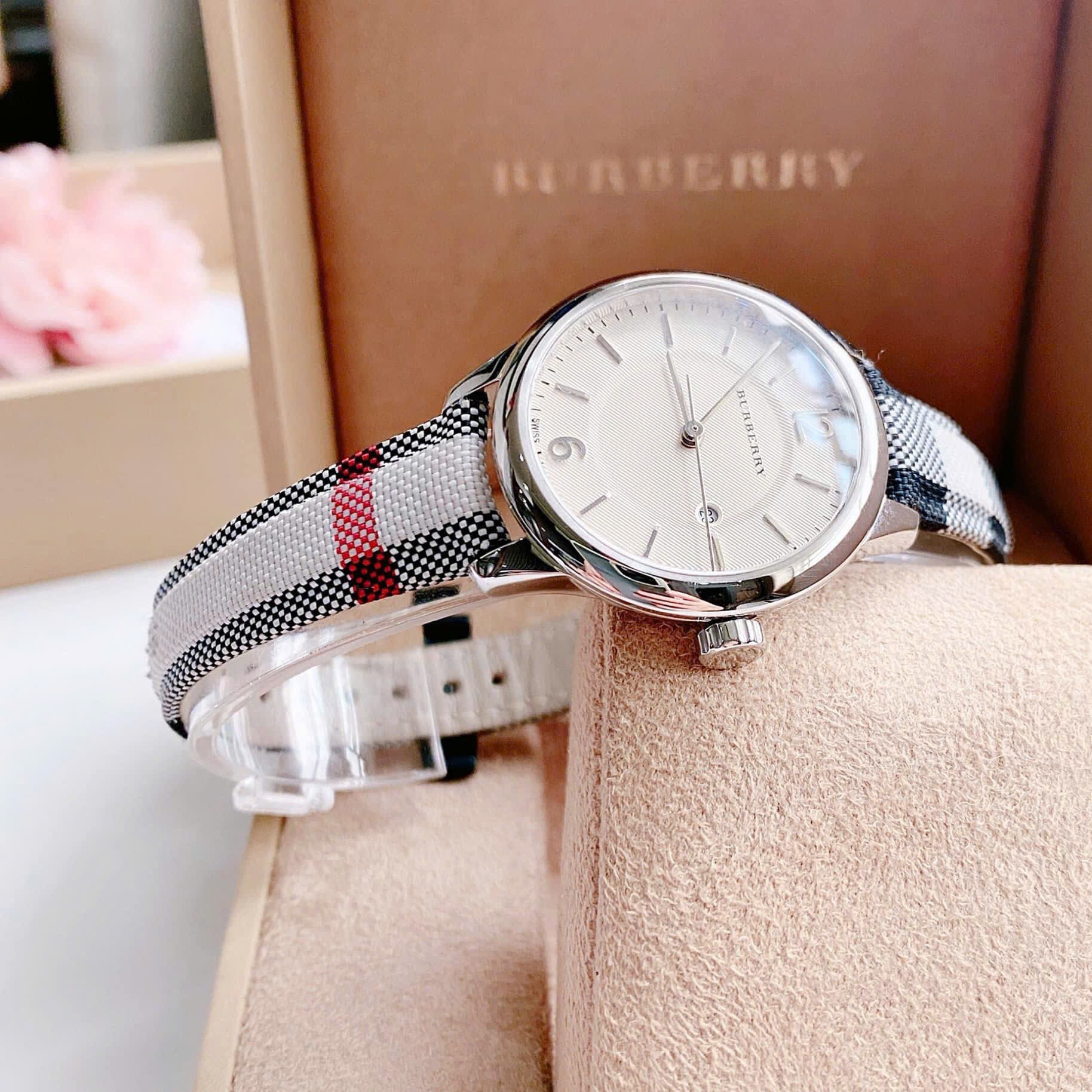 Đồng Hồ Burberry The Classic Round |Nữ Giới |Silver |Dây Vải Bọc Da Nude |Máy Pin (Quartz) |Size 32mm |donghogiatot.vn