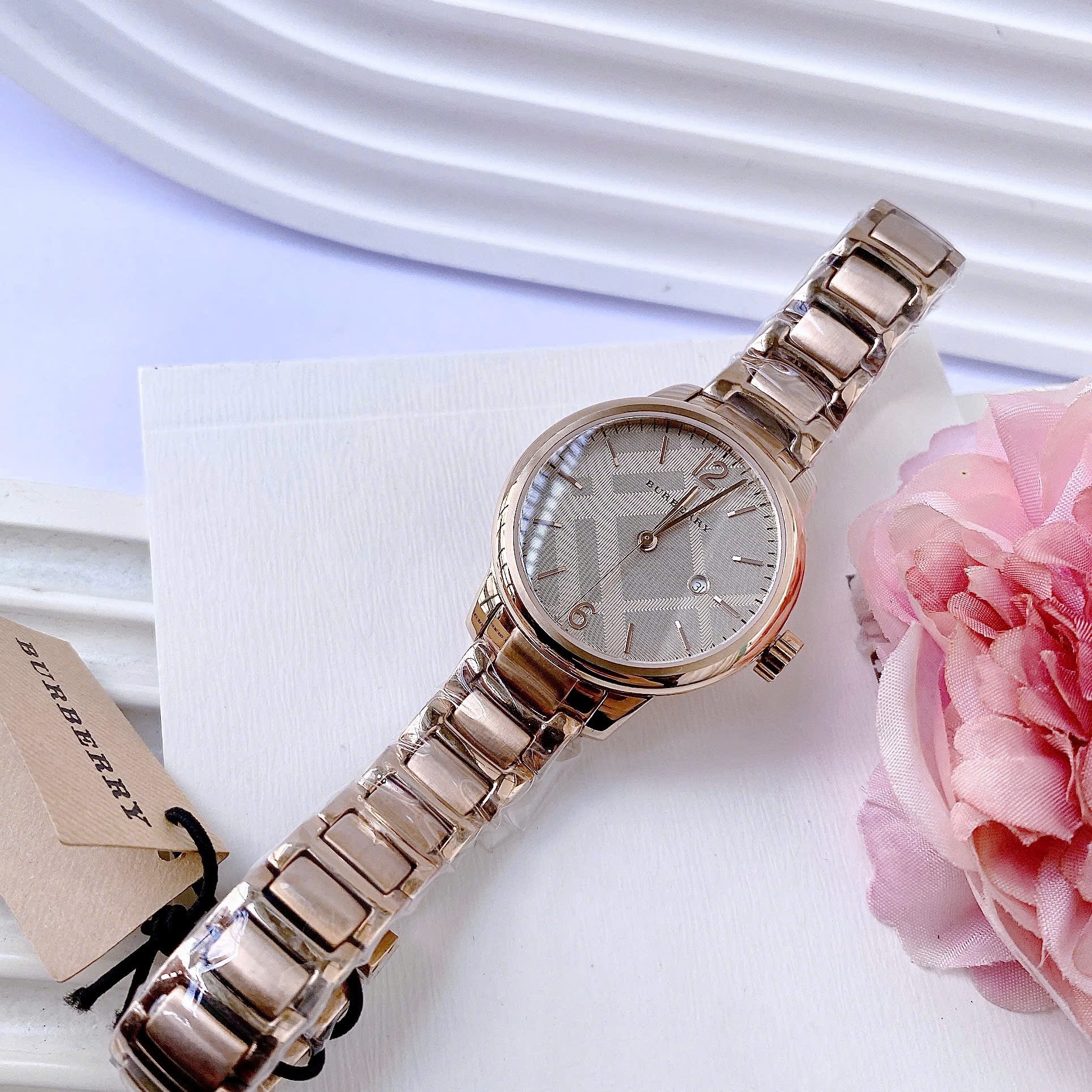 Đồng Hồ Burberry The Classic Round |Nữ Giới |Mặt Tròn |Dây Kim Loại Rose Gold |Máy Pin (Quartz) |Size 32mm |donghogiatot.vn