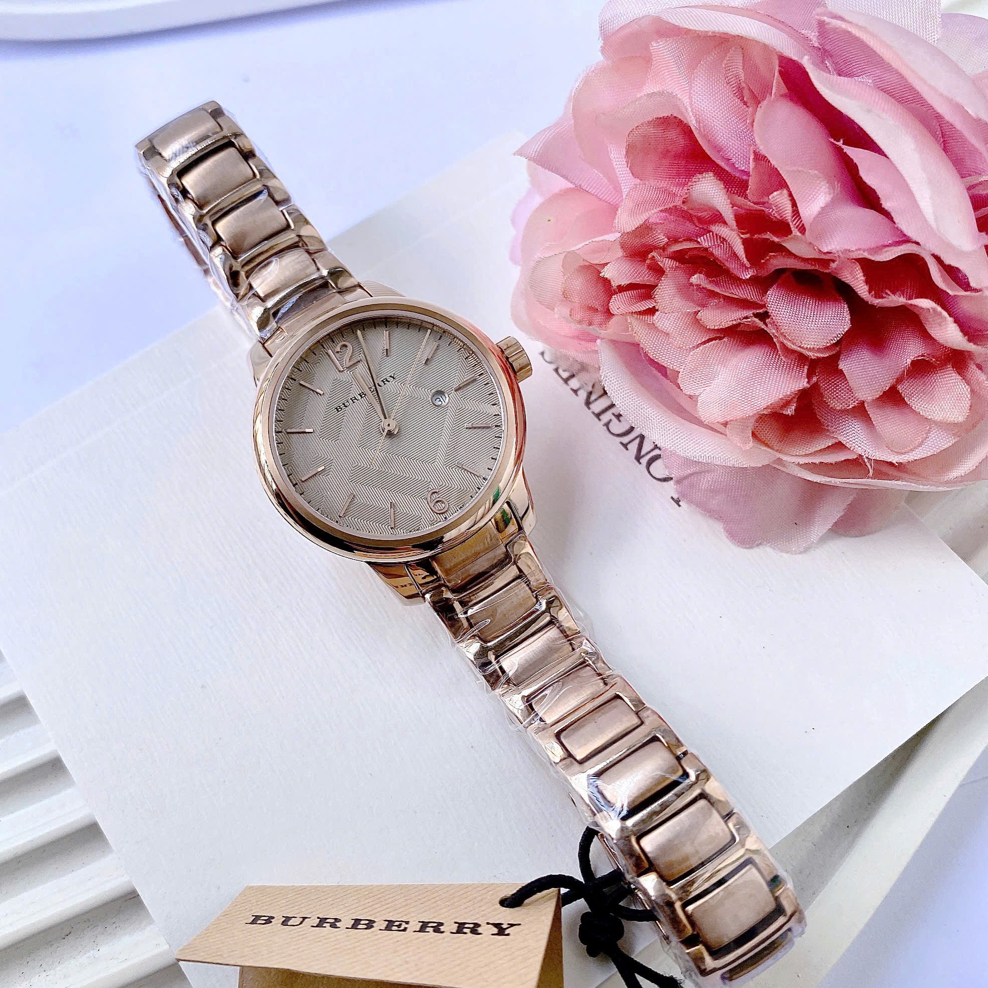 Đồng Hồ Burberry The Classic Round |Nữ Giới |Mặt Tròn |Dây Kim Loại Rose Gold |Máy Pin (Quartz) |Size 32mm |donghogiatot.vn