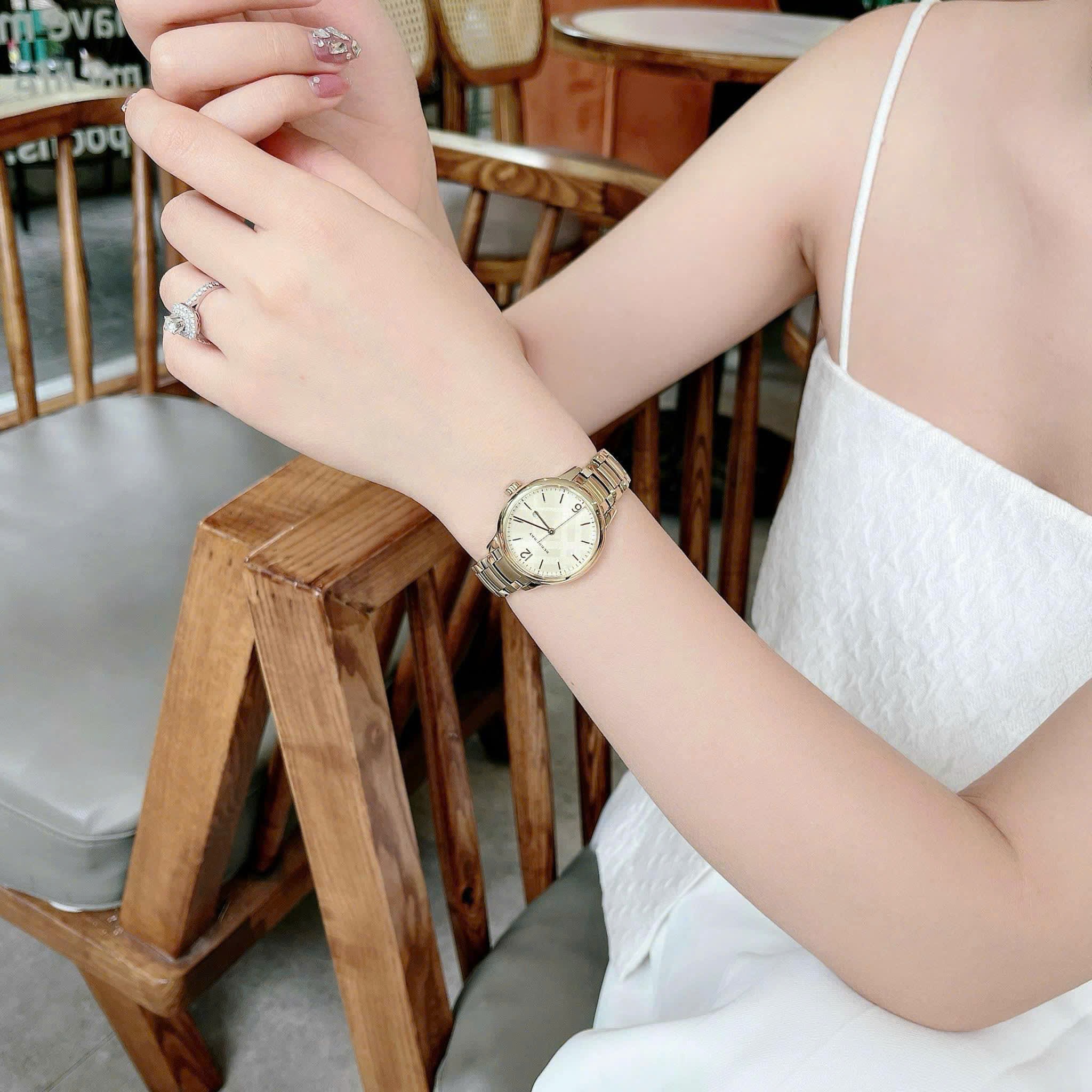 Đồng Hồ Burberry The Classic Round |Nữ Giới |Dây Kim Loại Vàng Gold |Máy Pin (Quartz) |Size 32mm |donghogiatot.vn