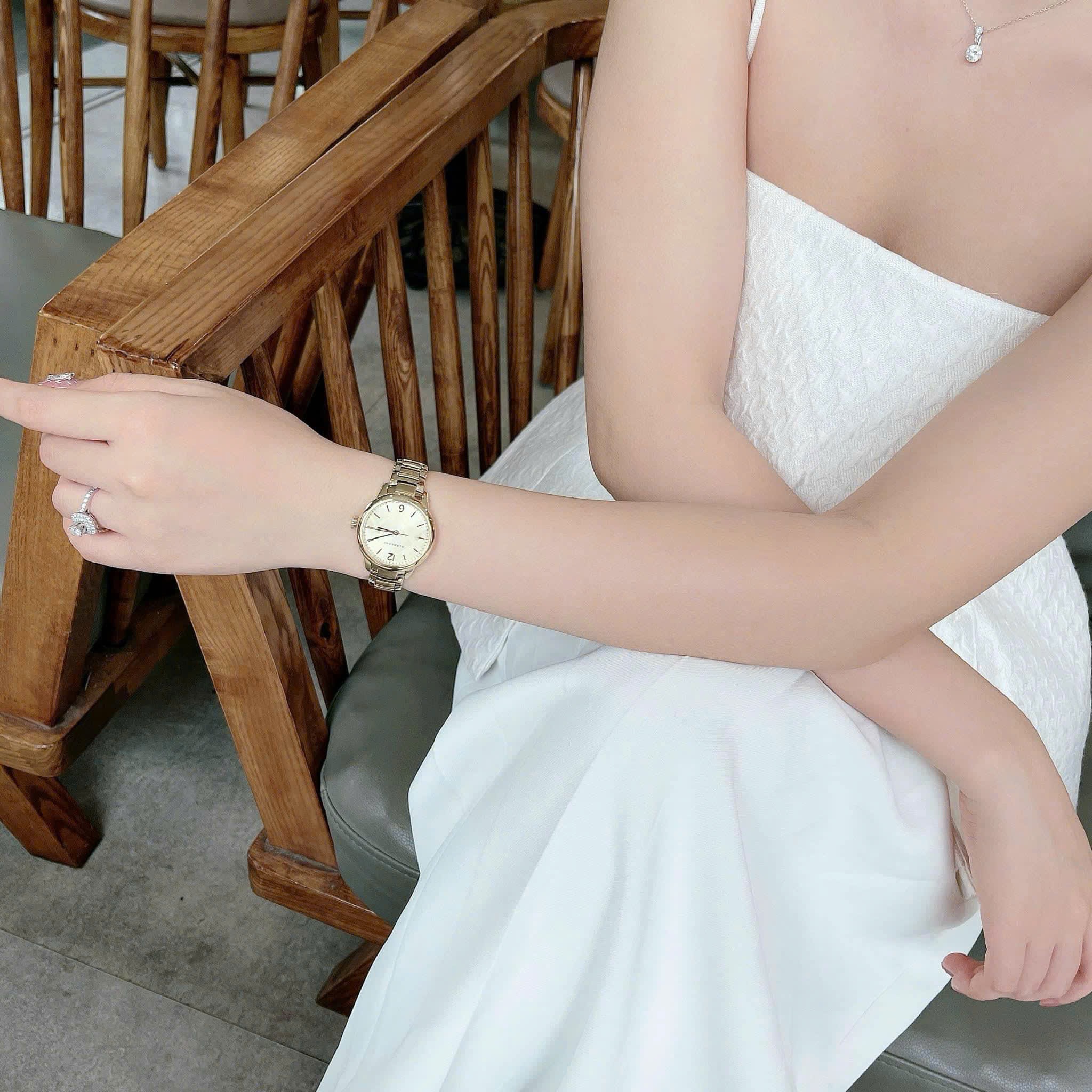 Đồng Hồ Burberry The Classic Round |Nữ Giới |Dây Kim Loại Vàng Gold |Máy Pin (Quartz) |Size 32mm |donghogiatot.vn