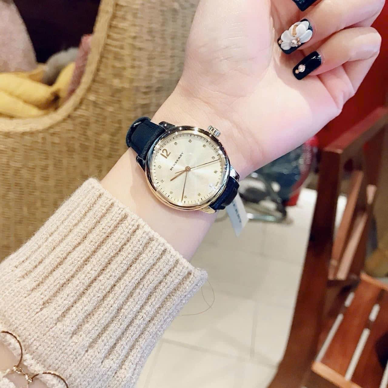 Đồng Hồ Burberry The Classic Round |Nữ Giới |Vàng Gold |Dây Da Đen |Máy Pin (Quartz) |Size 32mm |donghogiatot.vn