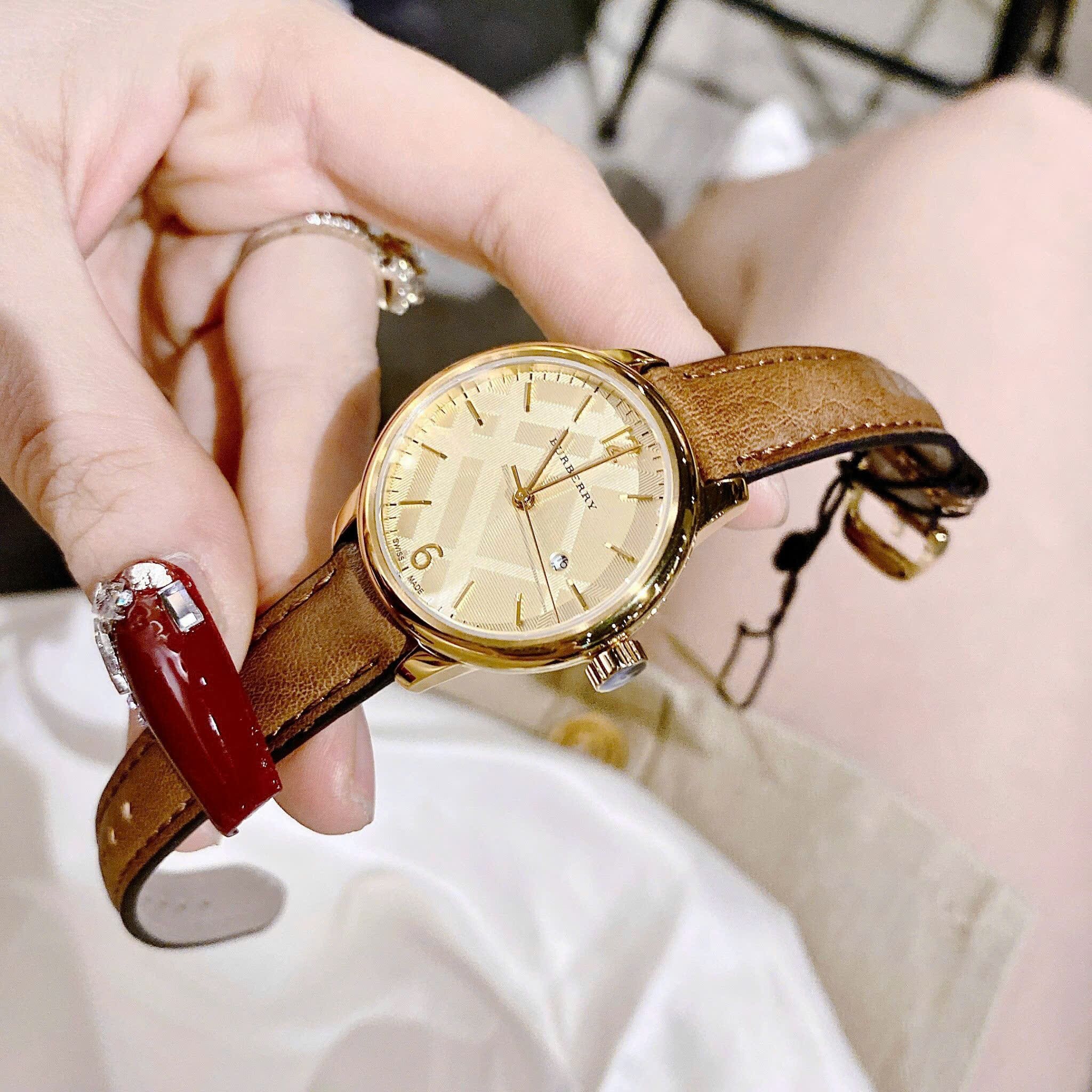 Đồng Hồ Burberry The Classic Round |Nữ Giới |Vàng Gold |Dây Da Nâu |Máy Pin (Quartz) |Size 32mm |donghogiatot.vn
