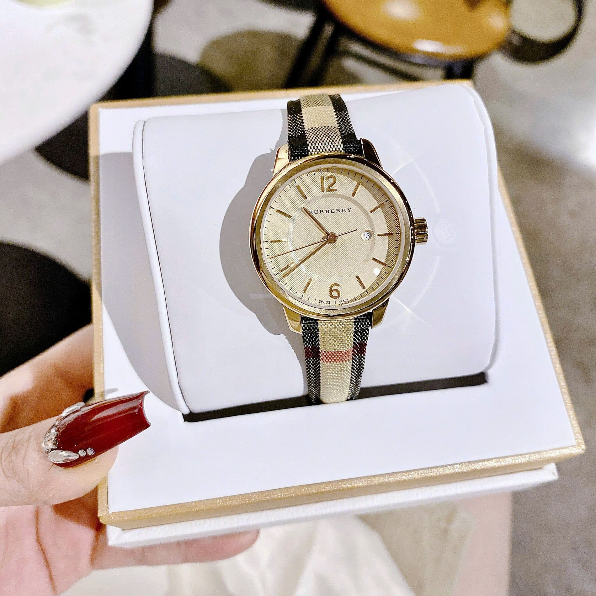 Đồng Hồ Burberry The Classic Round |Nữ Giới |Vàng Gold |Dây Vải Bọc Da Nâu |Máy Pin (Quartz) |Size 32mm |donghogiatot.vn