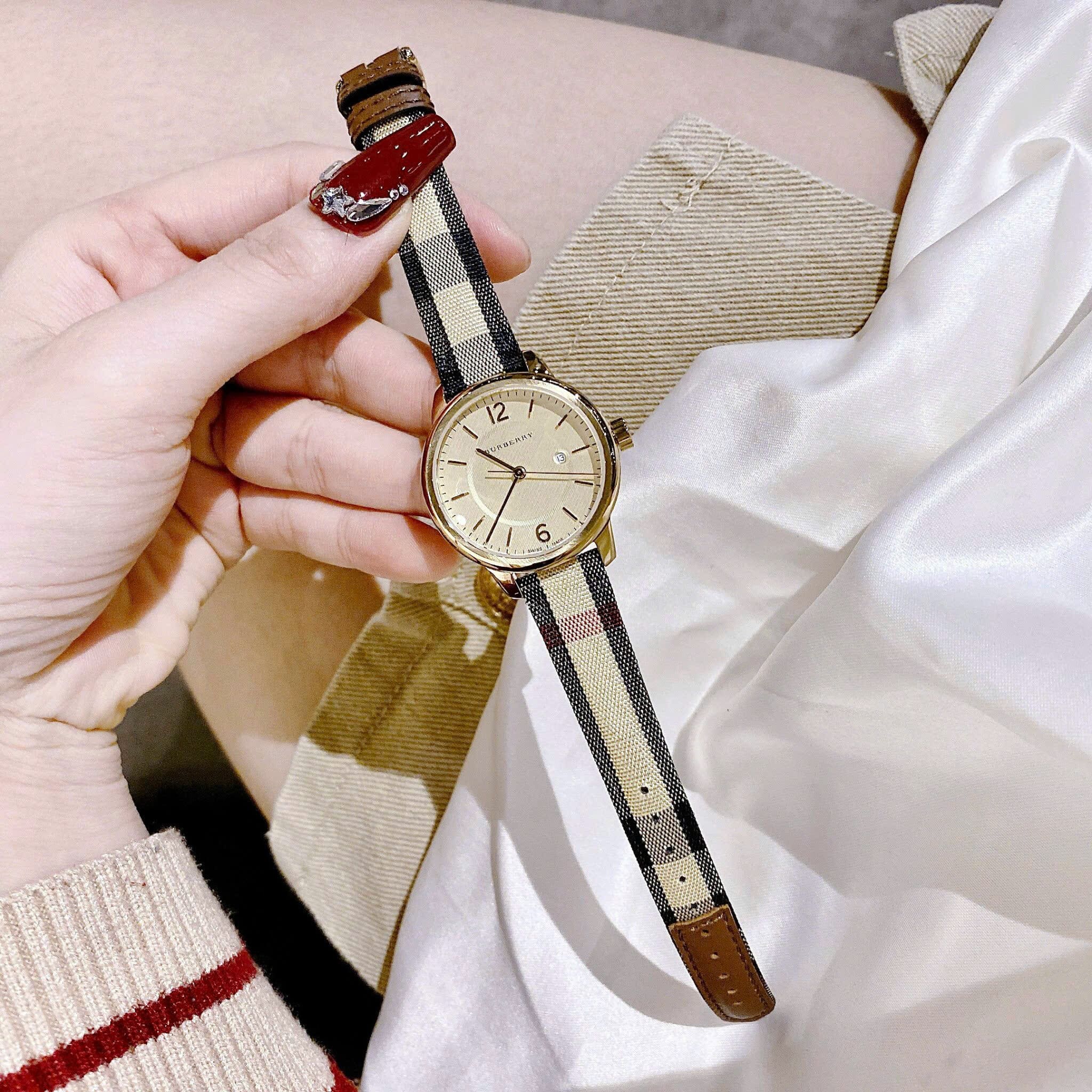 Đồng Hồ Burberry The Classic Round |Nữ Giới |Vàng Gold |Dây Vải Bọc Da Nâu |Máy Pin (Quartz) |Size 32mm |donghogiatot.vn