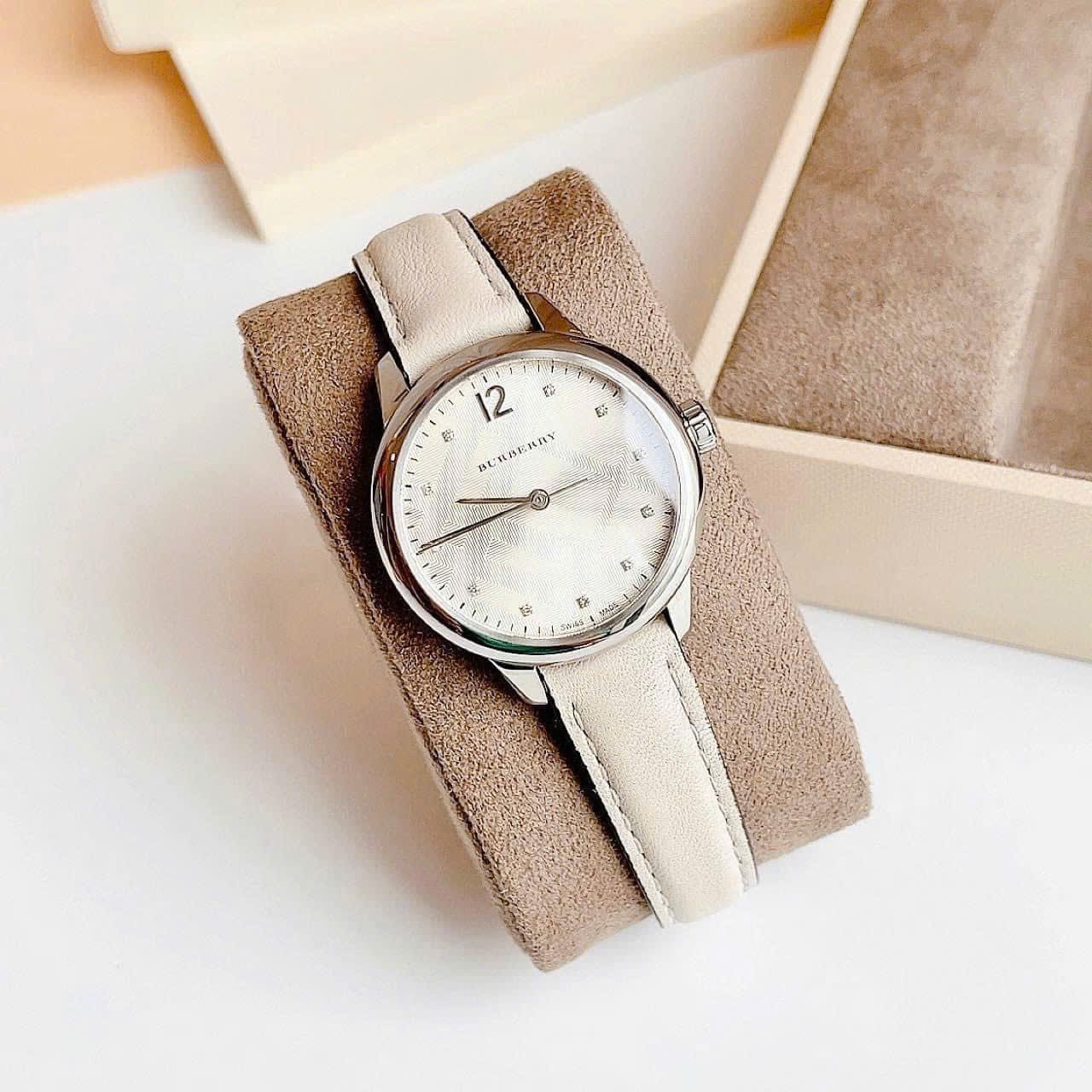 Đồng Hồ Burberry The Classic Round |Nữ Giới |Silver |Dây Da Trắng |Máy Pin (Quartz) |Size 32mm |donghogiatot.vn