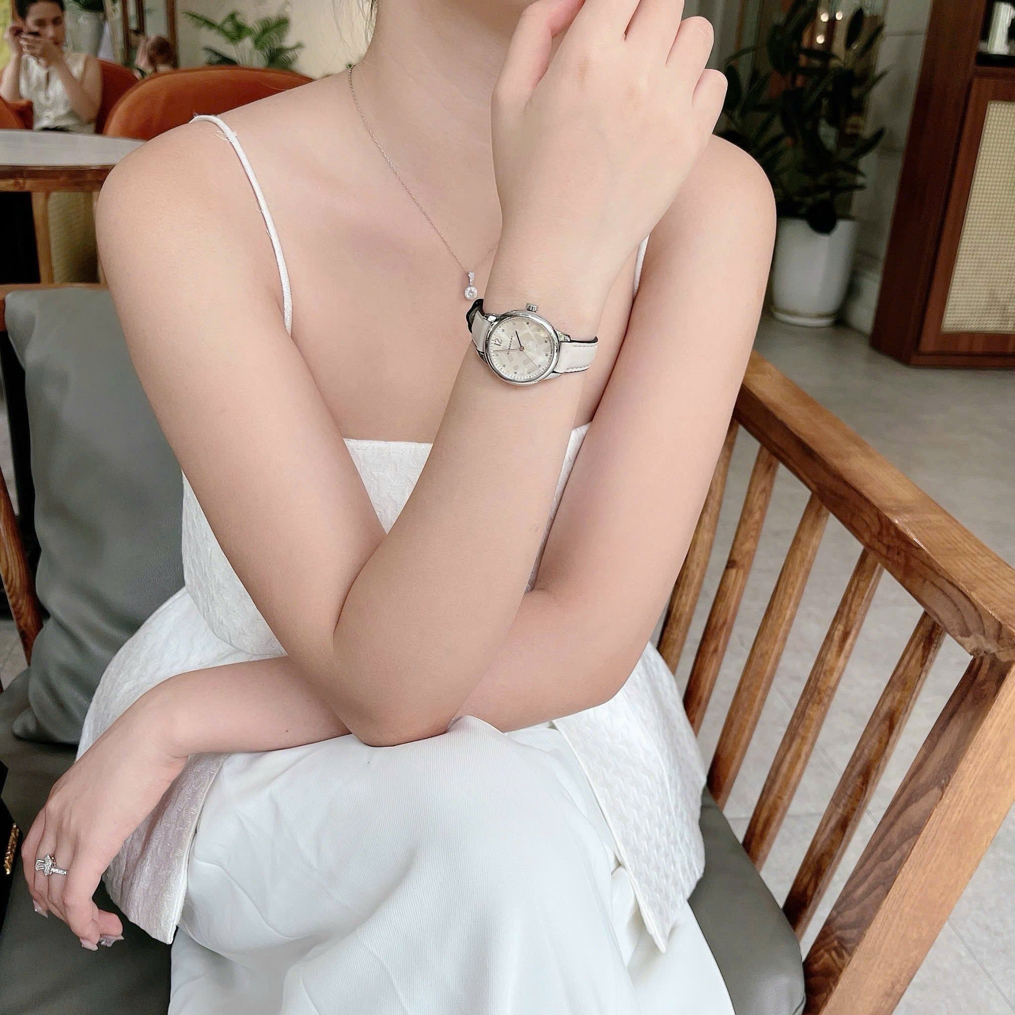 Đồng Hồ Burberry The Classic Round |Nữ Giới |Silver |Dây Da Trắng |Máy Pin (Quartz) |Size 32mm |donghogiatot.vn