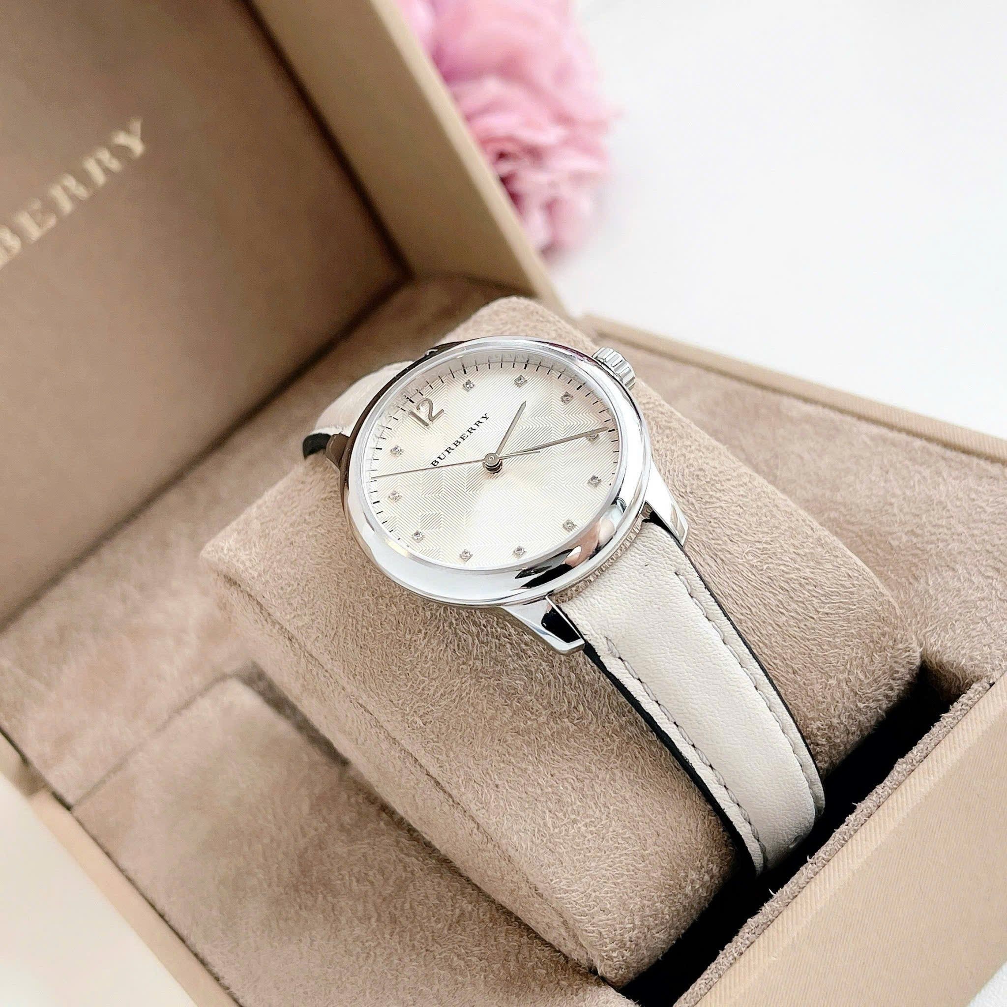 Đồng Hồ Burberry The Classic Round |Nữ Giới |Silver |Dây Da Trắng |Máy Pin (Quartz) |Size 32mm |donghogiatot.vn