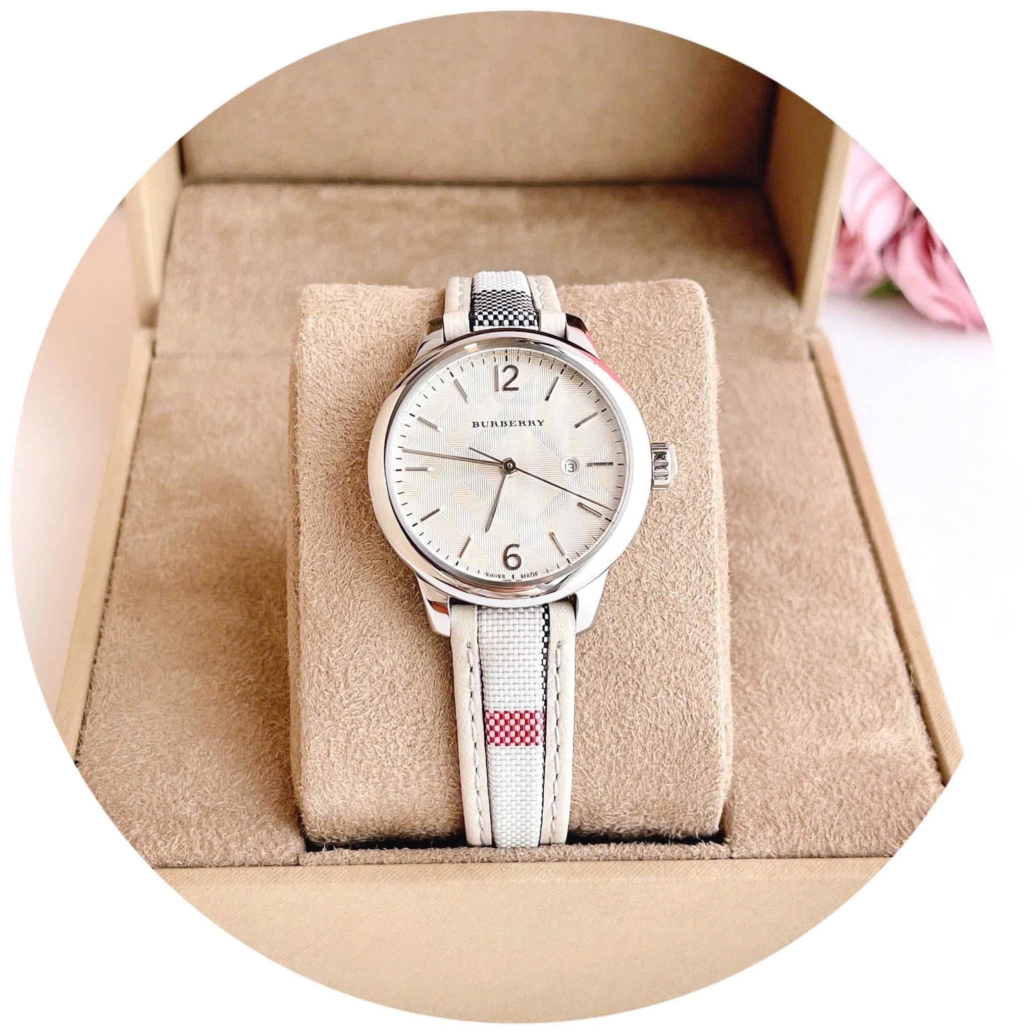 Đồng Hồ Burberry The Classic Round |Nữ Giới |Silver |Dây Vải Bọc Da Trắng |Máy Pin (Quartz) |Size 32mm |donghogiatot.vn