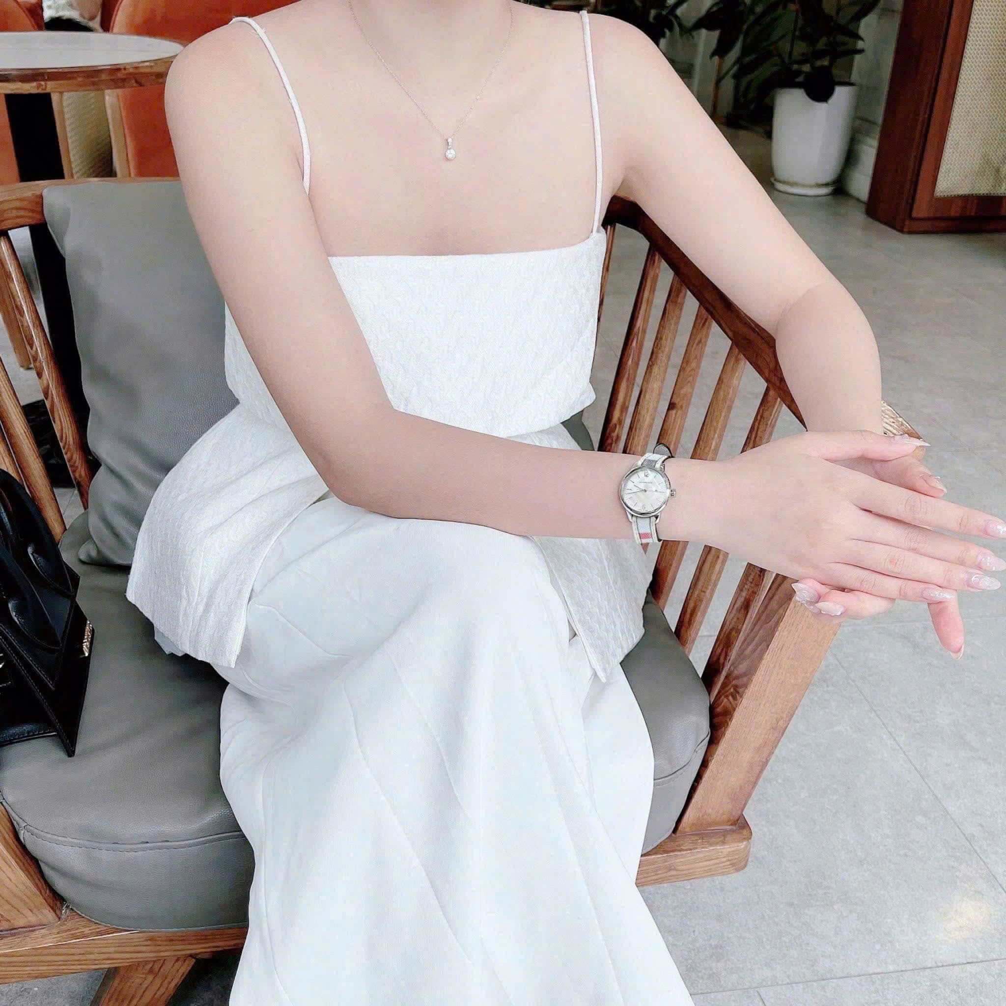 Đồng Hồ Burberry The Classic Round |Nữ Giới |Silver |Dây Vải Bọc Da Trắng |Máy Pin (Quartz) |Size 32mm |donghogiatot.vn