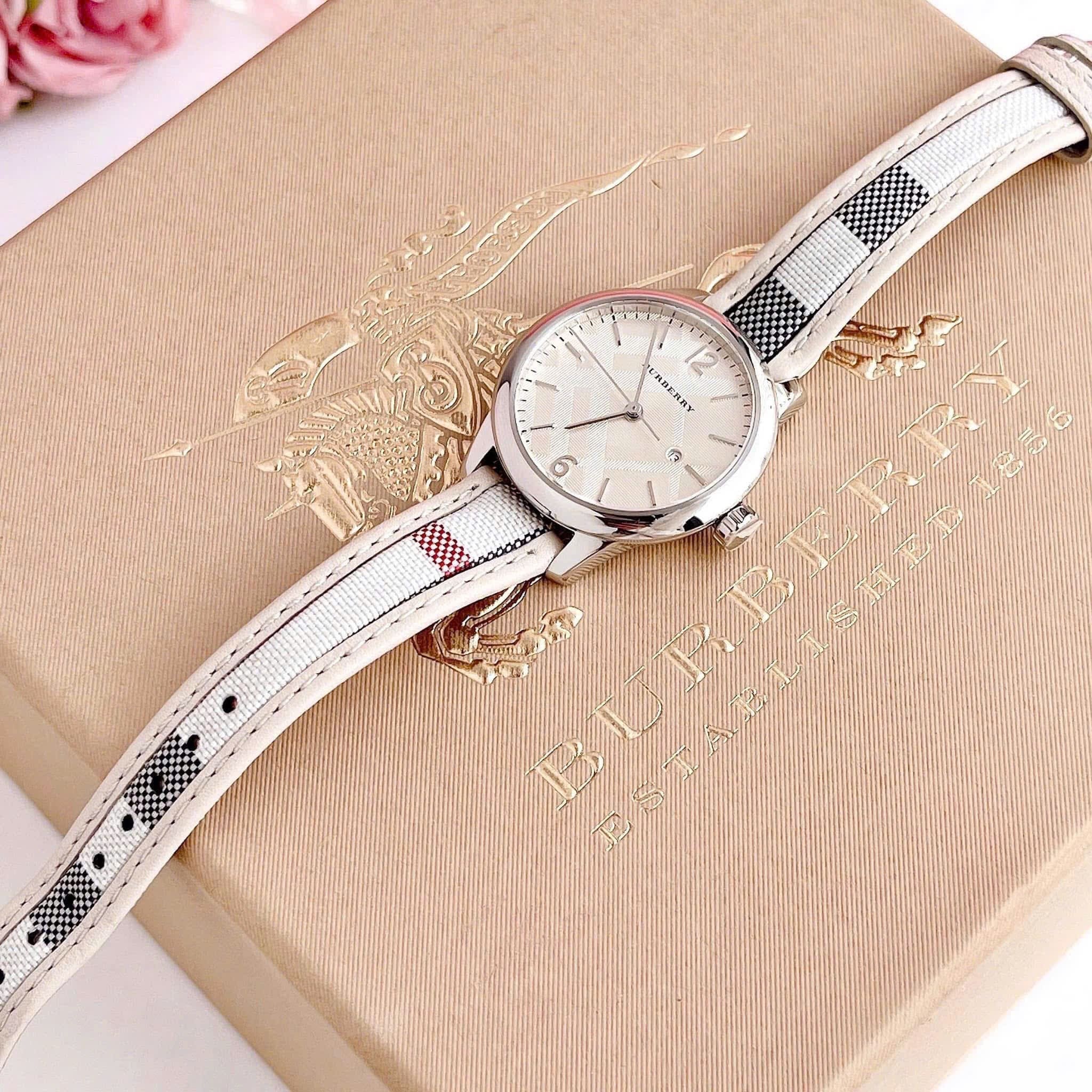 Đồng Hồ Burberry The Classic Round |Nữ Giới |Silver |Dây Vải Bọc Da Trắng |Máy Pin (Quartz) |Size 32mm |donghogiatot.vn
