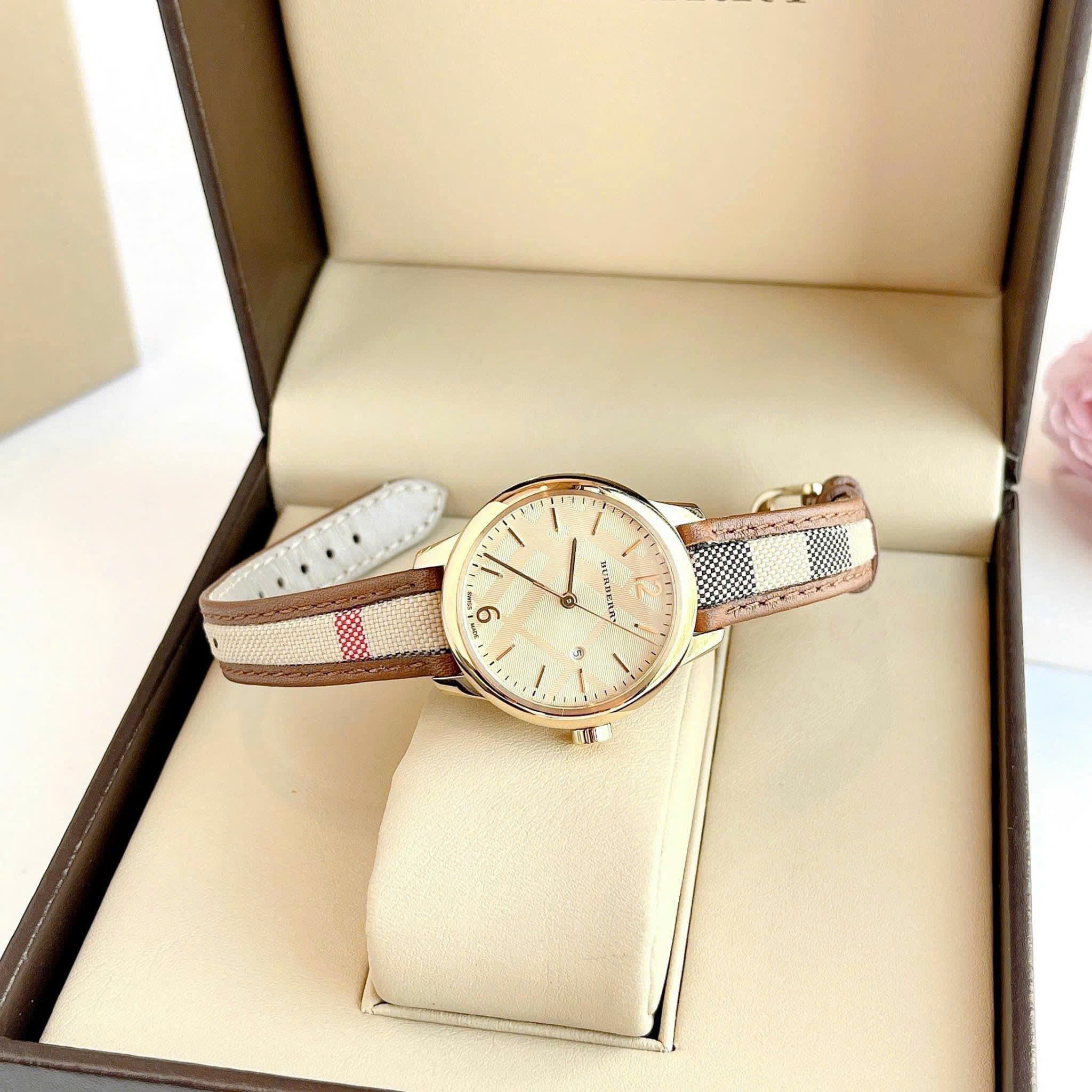 Đồng Hồ Burberry The Classic Round |Nữ Giới |Vàng Gold |Dây Vải Bọc Da Nâu |Máy Pin (Quartz) |Size 32mm |donghogiatot.vn