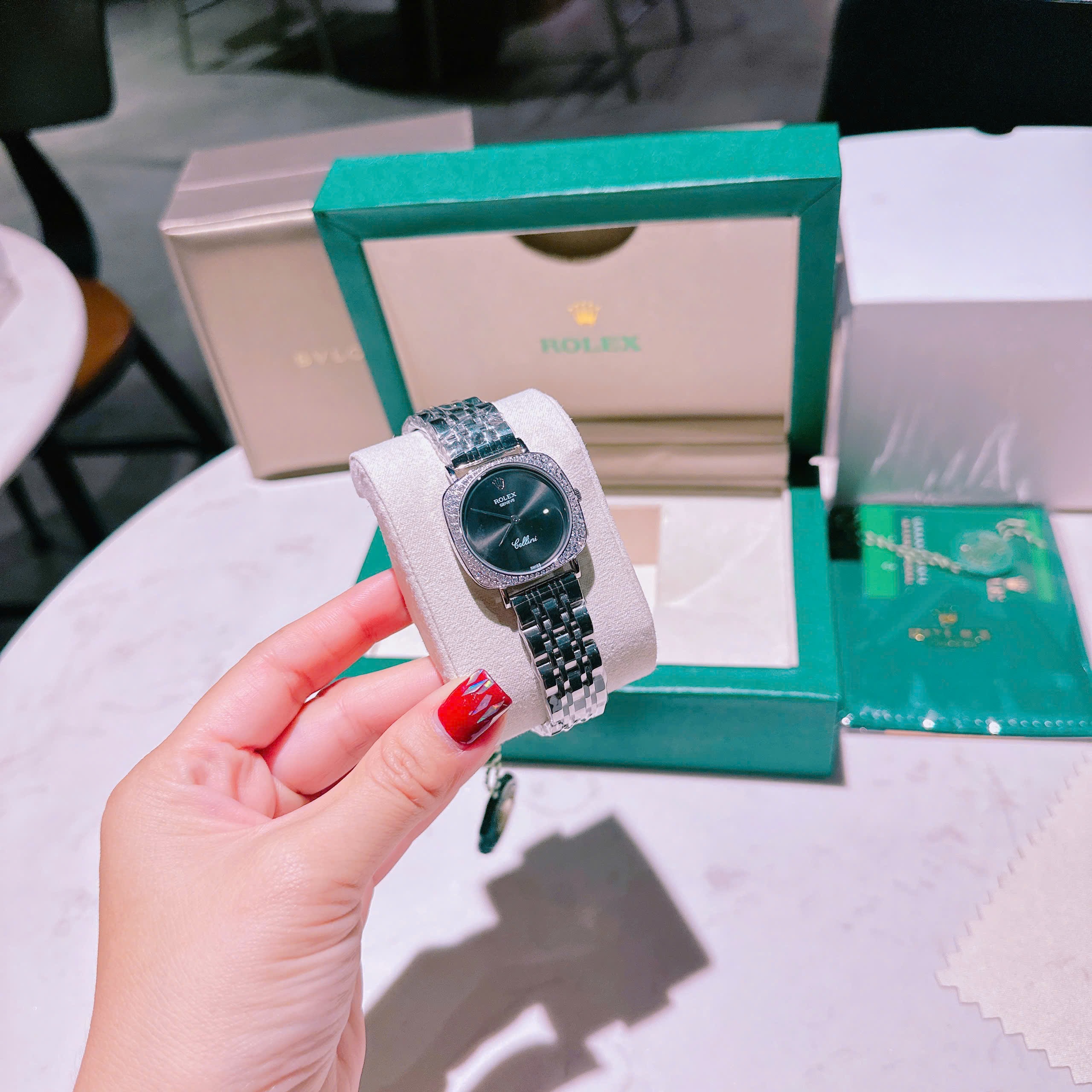 Đồng Hồ Rolex Cellini |Nữ Giới |Mặt Vuông Đen |Đính Đá |Dây Kim Loại |Máy Pin (Máy Quartz) |Size 33mm |donghogiatot.vn