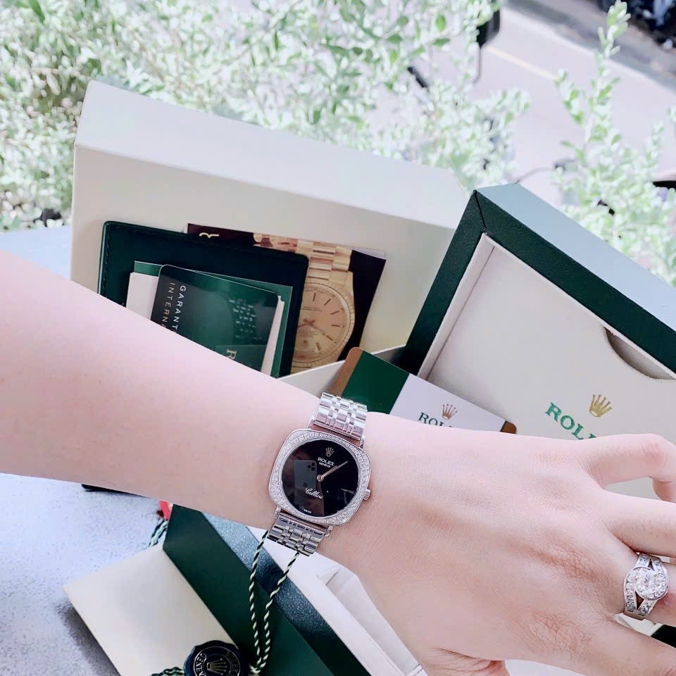 Đồng Hồ Rolex Cellini |Nữ Giới |Mặt Vuông Đen |Đính Đá |Dây Kim Loại |Máy Pin (Máy Quartz) |Size 33mm |donghogiatot.vn