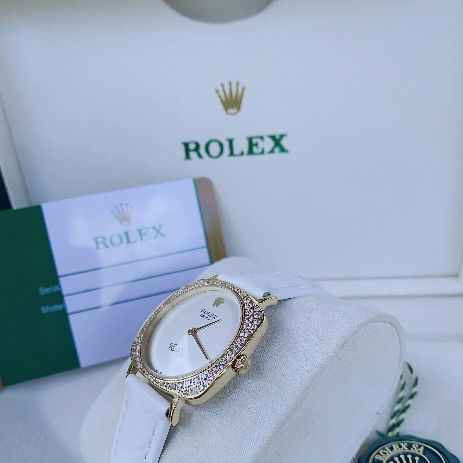 Đồng Hồ Rolex Cellini |Nữ Giới |Mặt Vuông |Đính Đá |Dây Da Trắng |Máy Pin (Máy Quartz) |Size 33mm |donghogiatot.vn