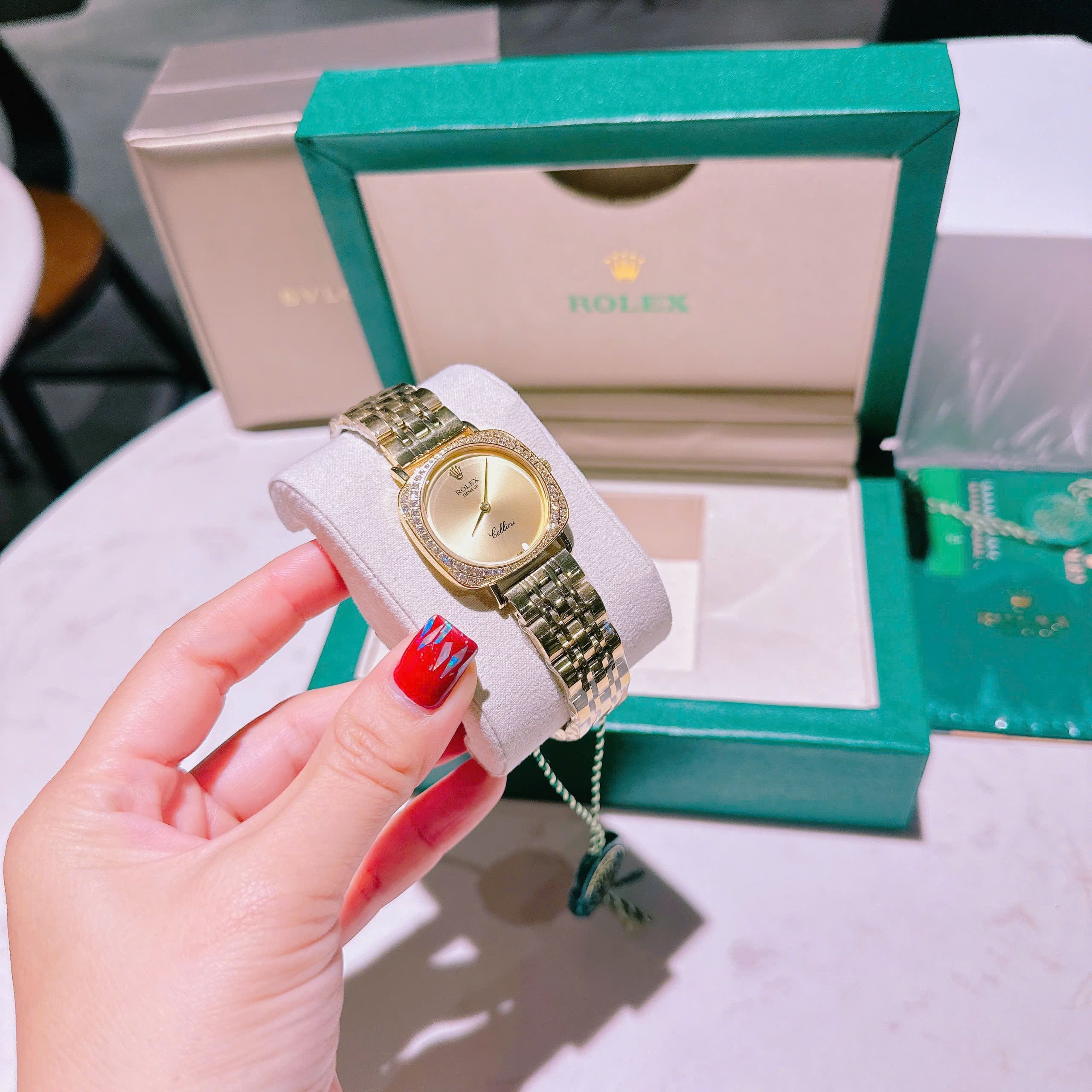 Đồng Hồ Rolex Cellini |Nữ Giới |Mặt Vuông |Đính Đá |Dây Kim Loại Vàng Gold |Máy Pin (Máy Quartz) |Size 33mm |donghogiatot.vn