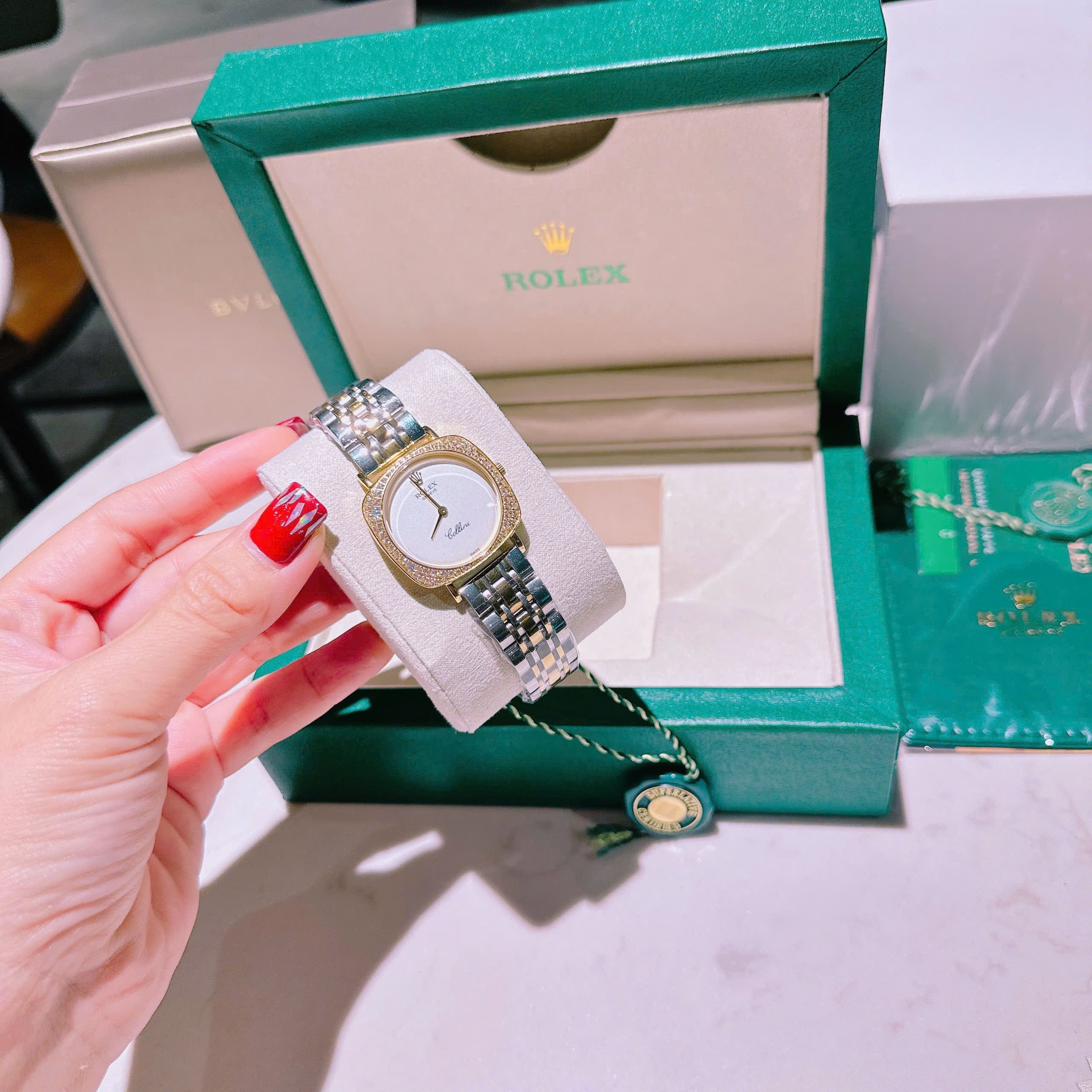 Đồng Hồ Rolex Cellini |Nữ Giới |Mặt Vuông Trắng |Dây Kim Loại Demi Vàng |Máy Pin (Máy Quartz) |Size 33mm |donghogiatot.vn