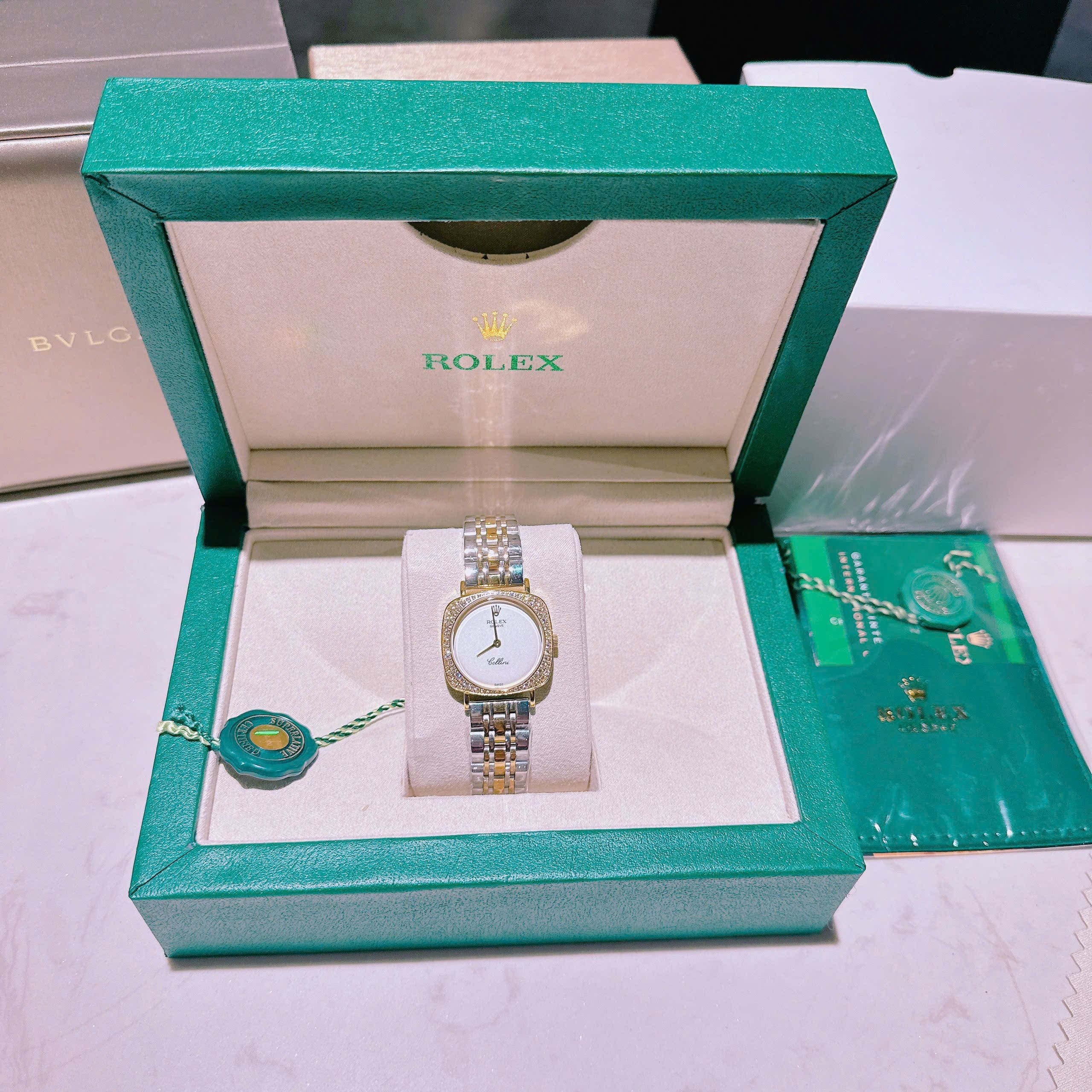 Đồng Hồ Rolex Cellini |Nữ Giới |Mặt Vuông Trắng |Dây Kim Loại Demi Vàng |Máy Pin (Máy Quartz) |Size 33mm |donghogiatot.vn