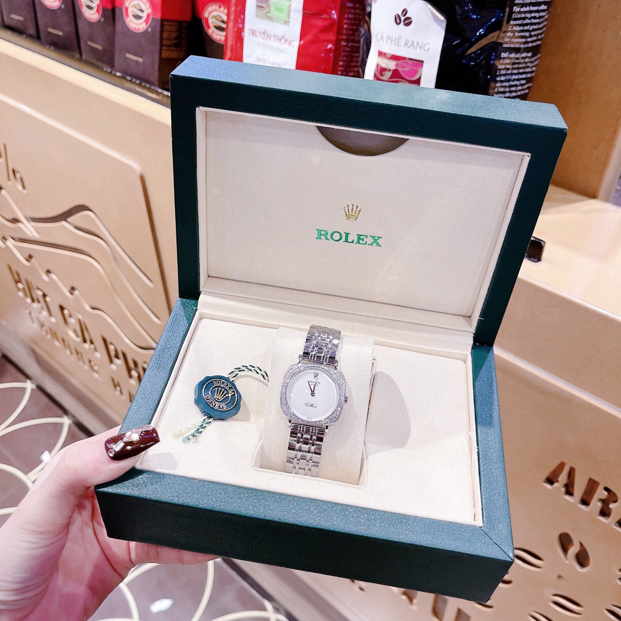 Đồng Hồ Rolex Cellini |Nữ Giới |Mặt Vuông Trắng |Đính Đá |Dây Kim Loại |Máy Pin (Máy Quartz) |Size 33mm |donghogiatot.vn