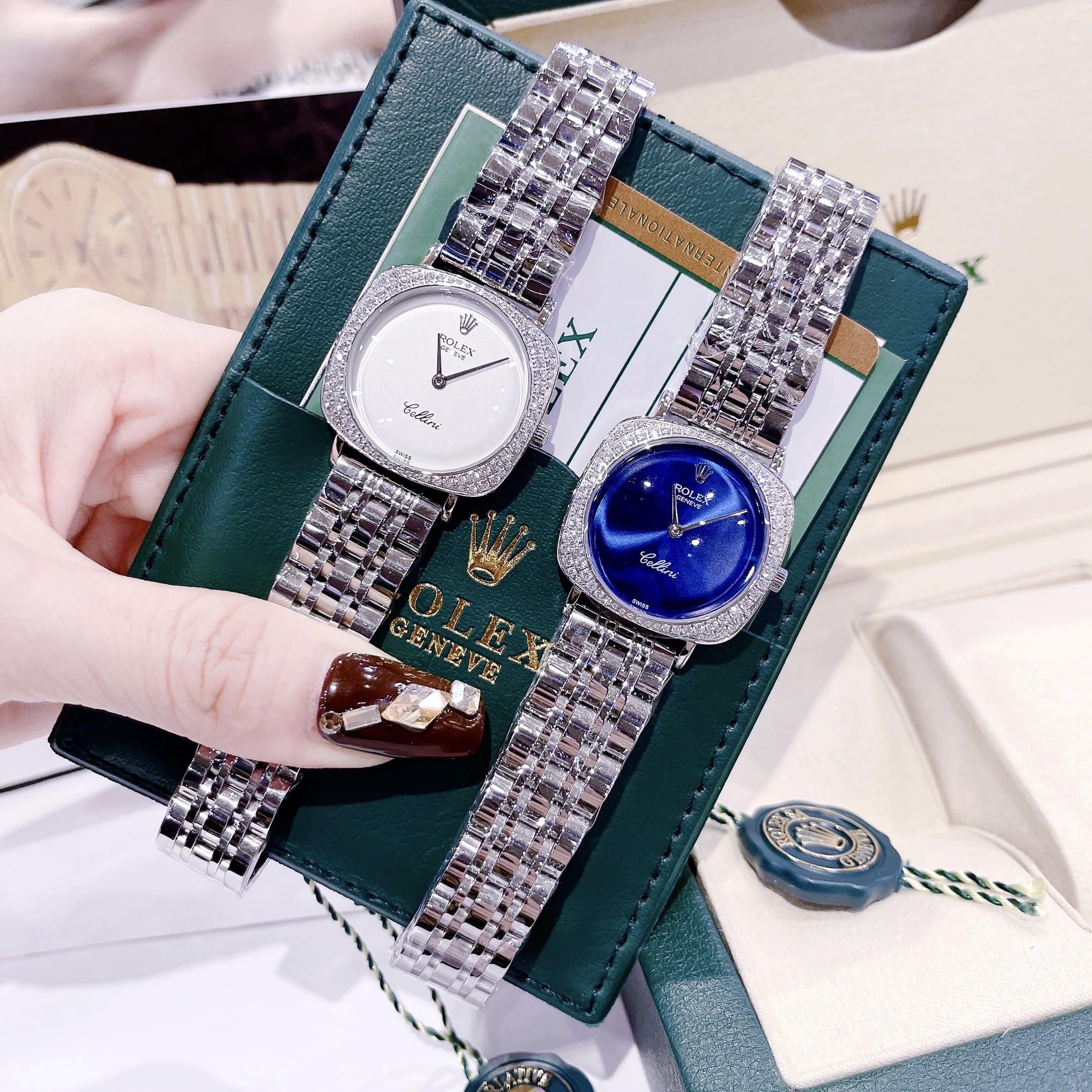 Đồng Hồ Rolex Cellini |Nữ Giới |Mặt Vuông Trắng |Đính Đá |Dây Kim Loại |Máy Pin (Máy Quartz) |Size 33mm |donghogiatot.vn