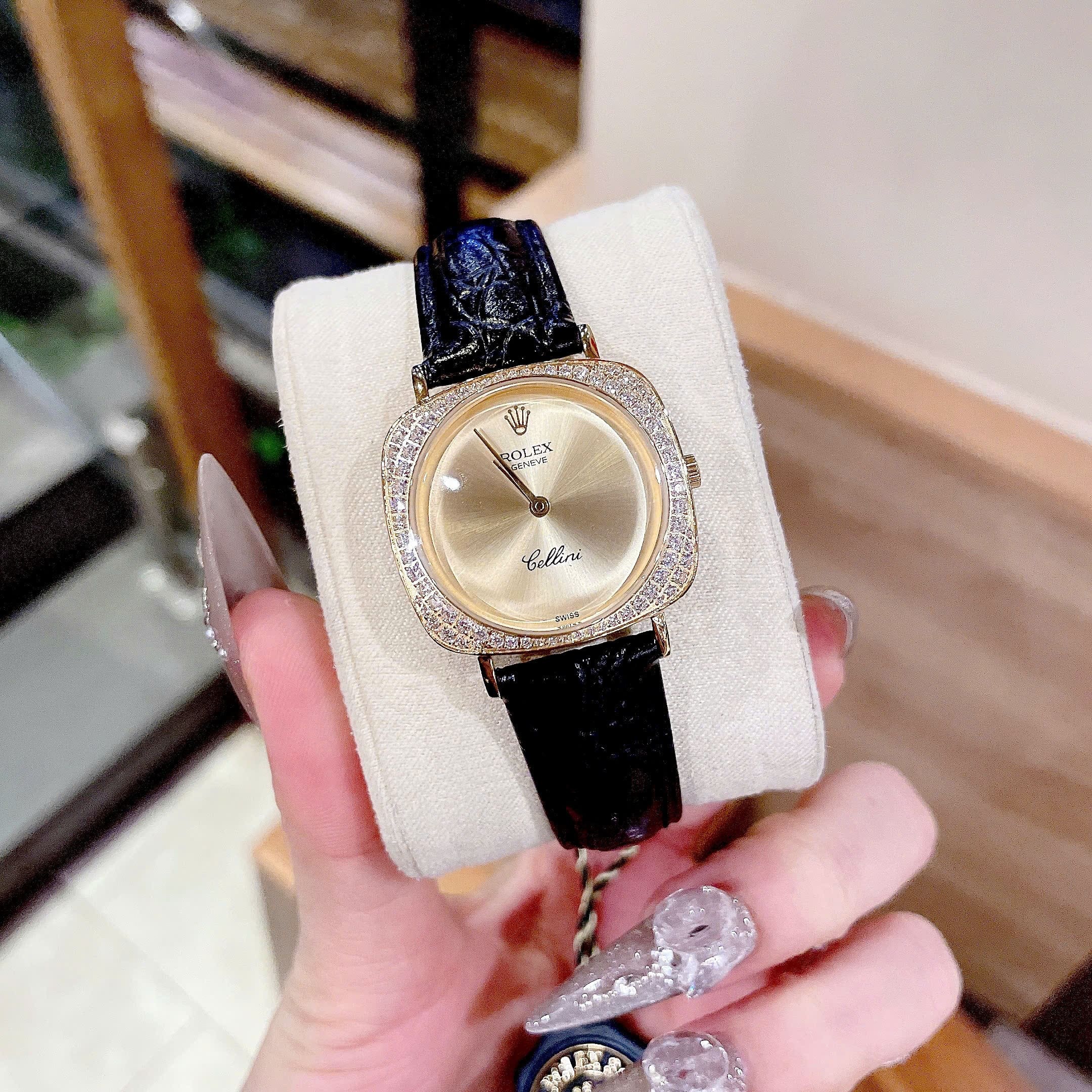 Đồng Hồ Rolex Cellini |Nữ Giới |Mặt Vuông |Vàng Gold |Dây Da Đen |Máy Pin (Máy Quartz) |Size 33mm |donghogiatot.vn