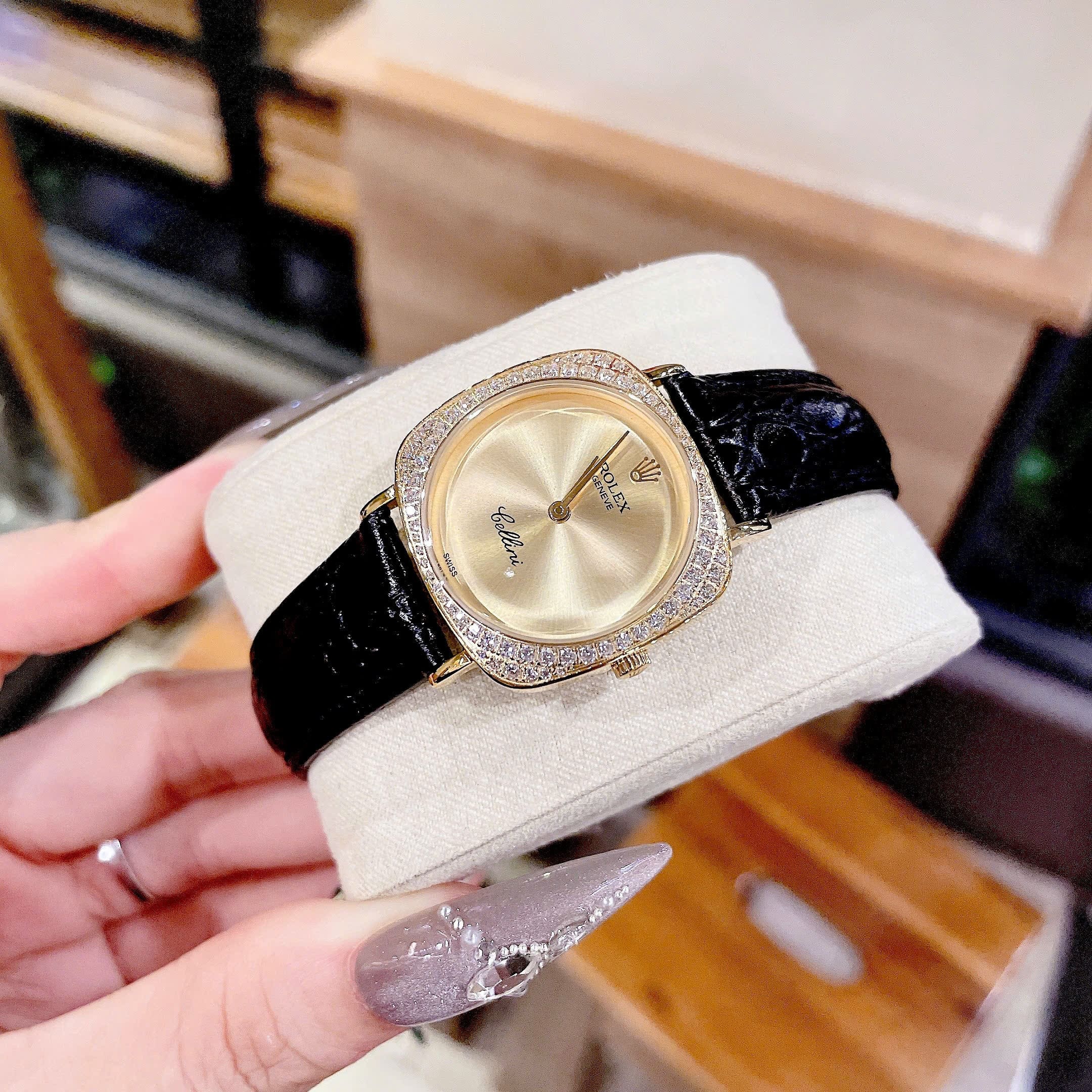 Đồng Hồ Rolex Cellini |Nữ Giới |Mặt Vuông |Vàng Gold |Dây Da Đen |Máy Pin (Máy Quartz) |Size 33mm |donghogiatot.vn