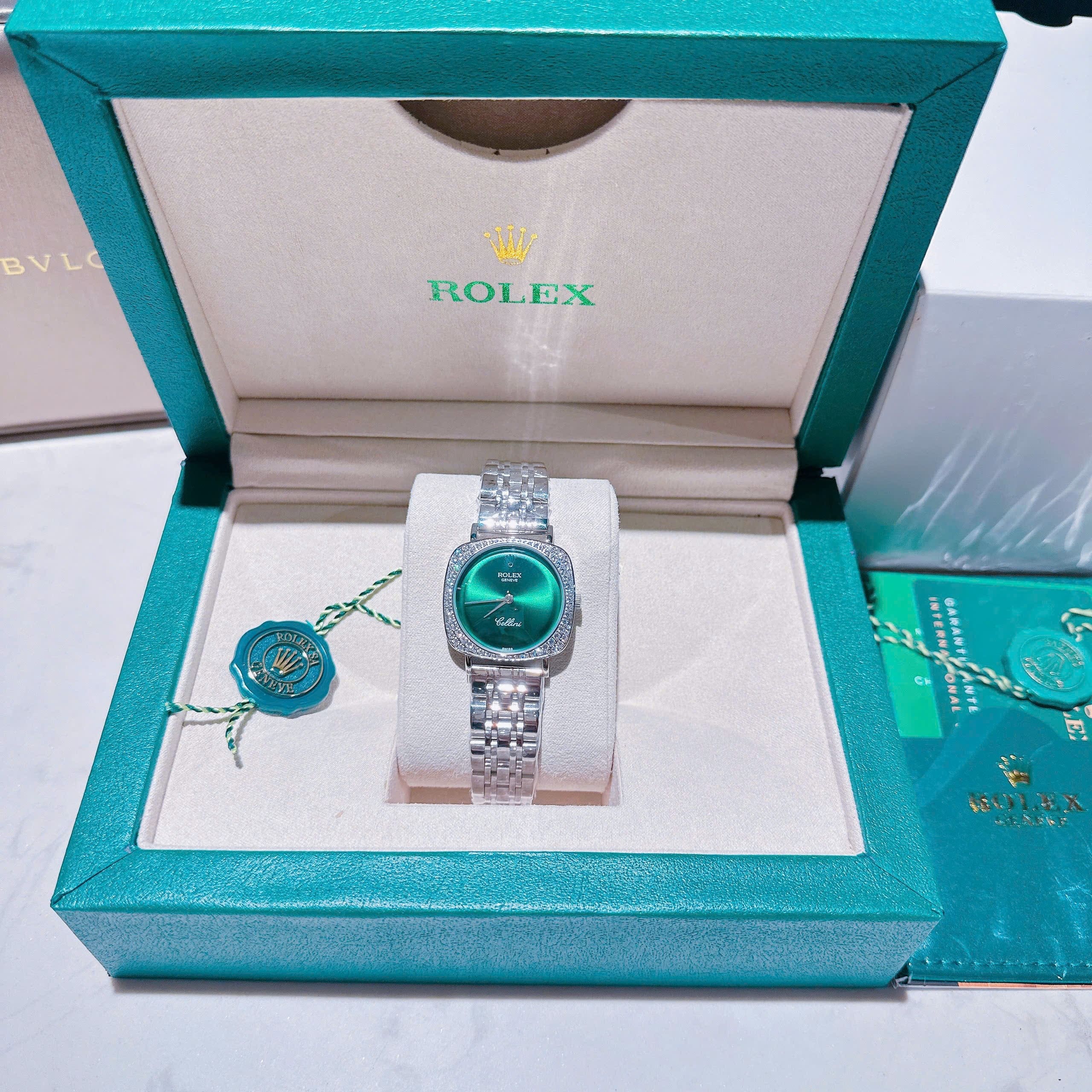 Đồng Hồ Rolex Cellini |Nữ Giới |Mặt Vuông |Xanh Lá |Đính Đá |Dây Kim Loại |Máy Pin (Máy Quartz) |Size 33mm |donghogiatot.vn